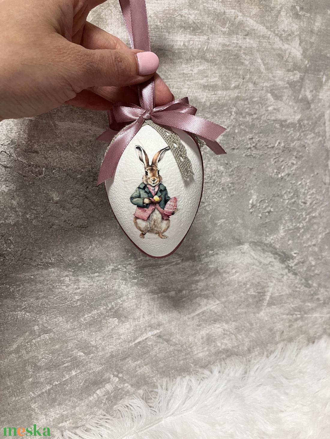 Húsvéti tojás nyuszis - rózsaszín szalaggal - ünnepi díszek, dekorációk - húsvéti díszek és dekorációk - húsvéti tojás, hímestojás - Meska.hu