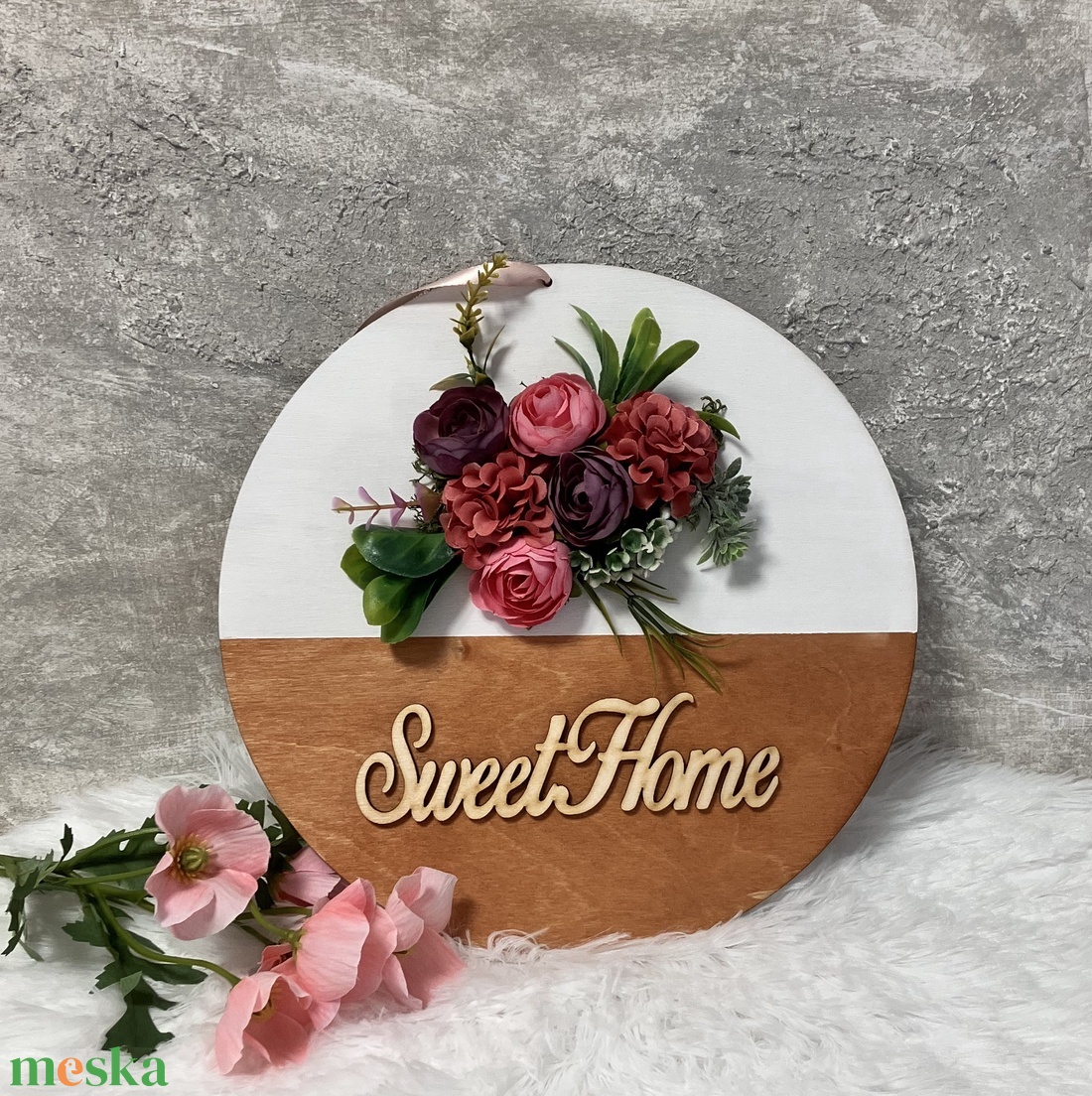 Virágos ajtódísz Sweet Home felirattal - Ajtókopogtató - otthon & életmód - dekoráció - ajtó- és ablak dekoráció - ajtódísz & kopogtató - Meska.hu