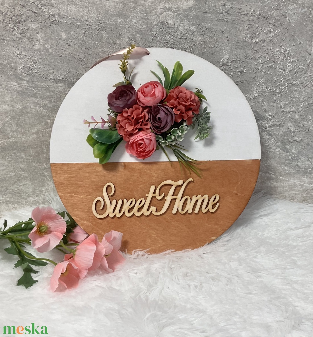Virágos ajtódísz Sweet Home felirattal - Ajtókopogtató - otthon & életmód - dekoráció - ajtó- és ablak dekoráció - ajtódísz & kopogtató - Meska.hu