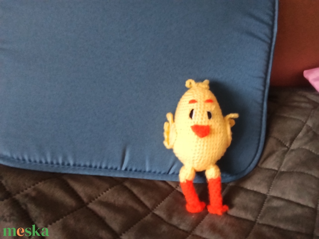 Horgolt amigurumi csibe figura -lógó lábú kiscsirke - játék & sport - plüssállat & játékfigura - madár - Meska.hu