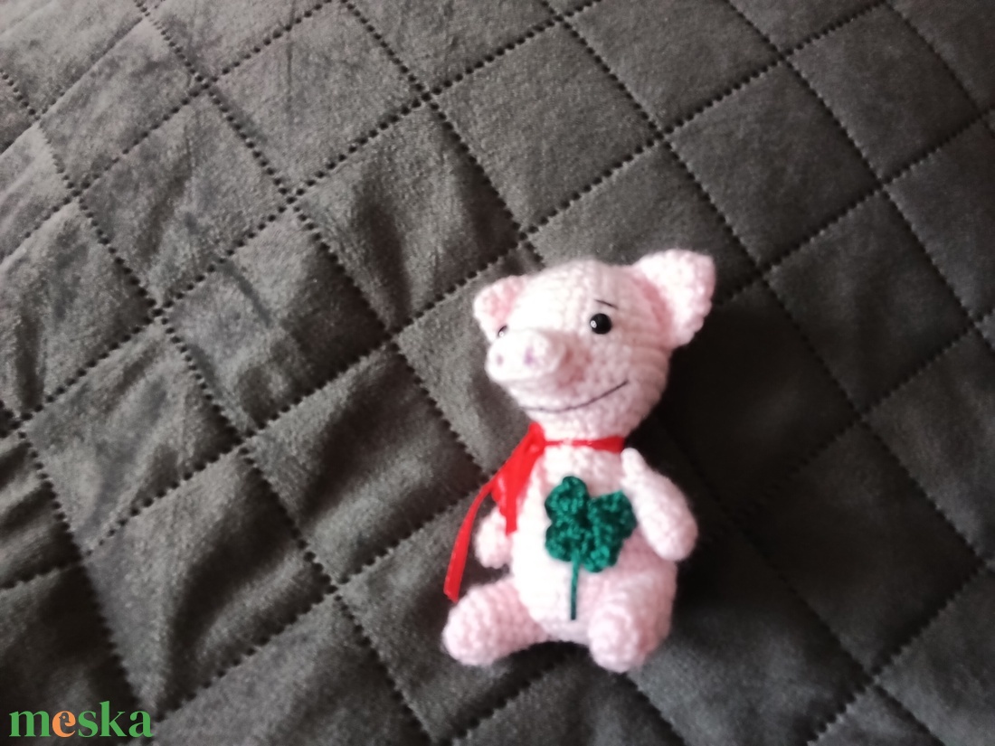 Szerencsehozó horgolt kismalac-amigurumi malac figura lóherével - játék & sport - plüssállat & játékfigura - malac - Meska.hu