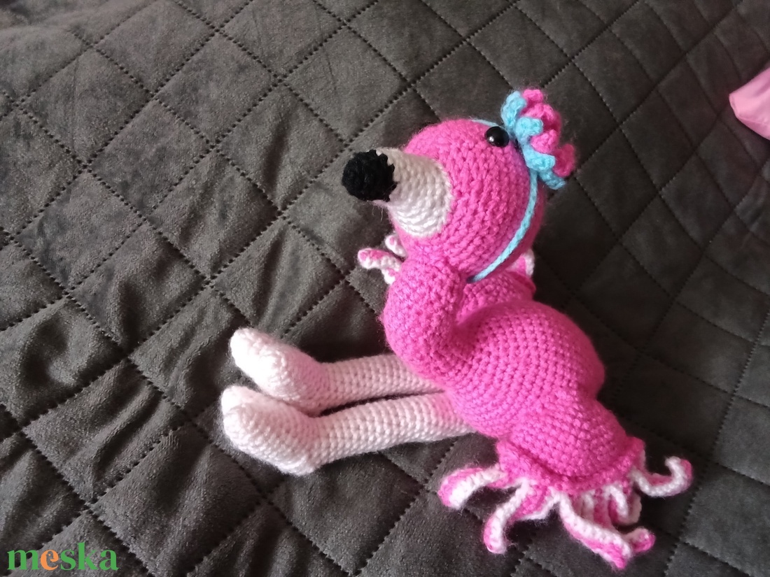Kézzel horgolt amigurumi flamingó-puha plüssjáték színes fejdísszel - játék & sport - plüssállat & játékfigura - más figura - Meska.hu