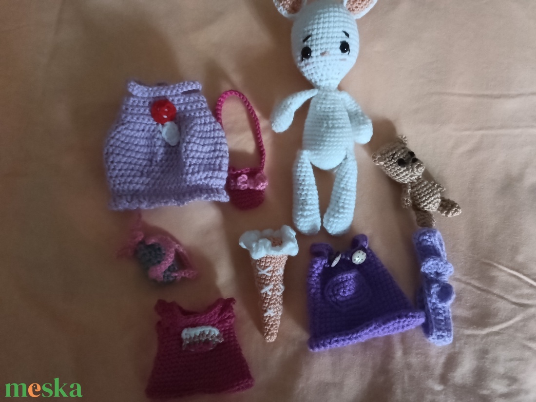 Öltöztethető amigurumi nyuszika luxus ruhatárral és minipajtival-kézzel horgolt,20cm - játék & sport - plüssállat & játékfigura - nyuszi - Meska.hu