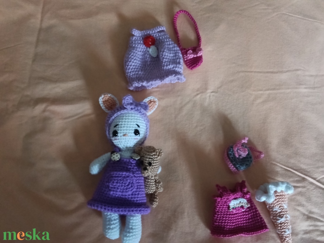 Öltöztethető amigurumi nyuszika luxus ruhatárral és minipajtival-kézzel horgolt,20cm - játék & sport - plüssállat & játékfigura - nyuszi - Meska.hu