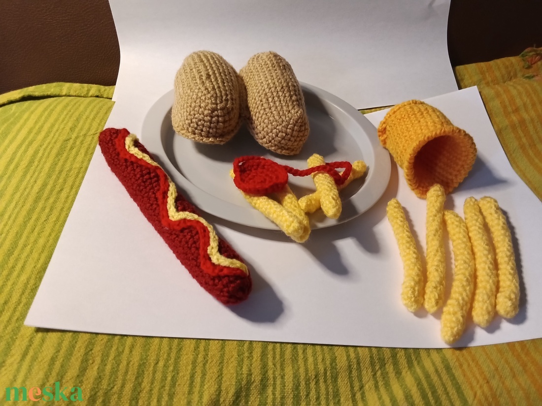 Horgolt gyorsétel játékszett-hot-dog és sült krumpli ketchuppal - játék & sport - plüssállat & játékfigura - más figura - Meska.hu