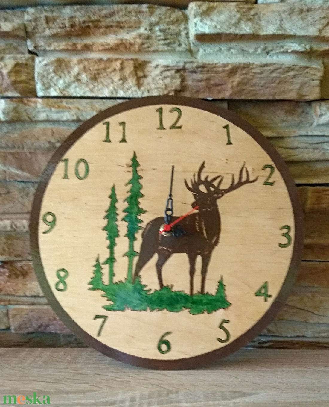 Szarvas motívummal díszített kézműves falióra - otthon & életmód - dekoráció - fali és függő dekoráció - falióra & óra - Meska.hu