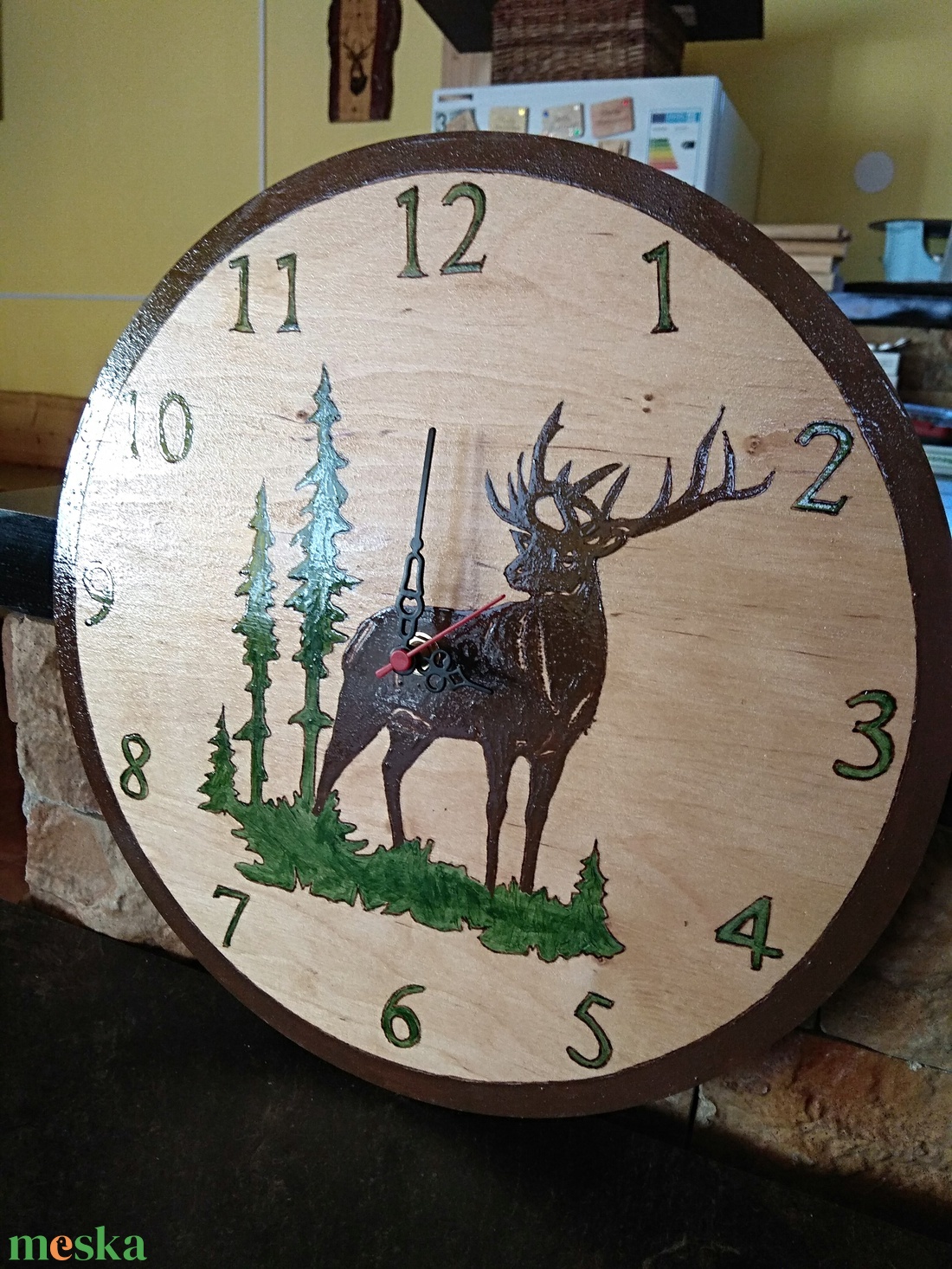 Szarvas motívummal díszített kézműves falióra - otthon & életmód - dekoráció - fali és függő dekoráció - falióra & óra - Meska.hu