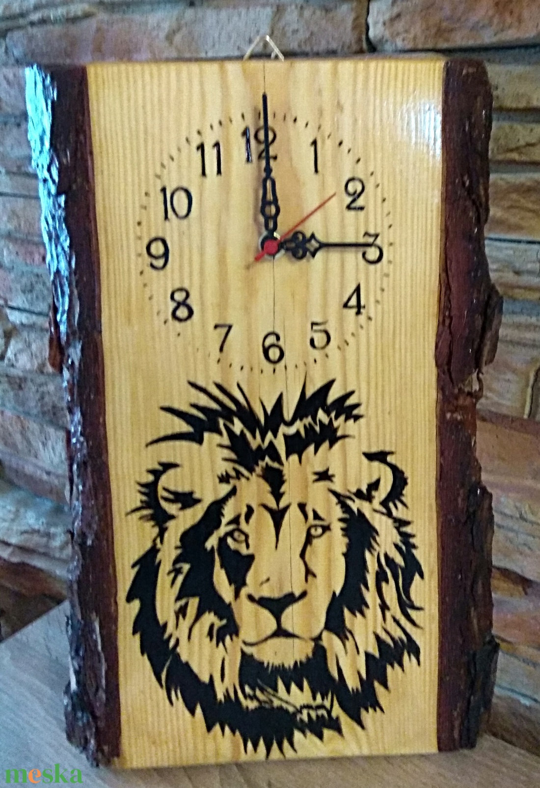 Oroszlán motívummal díszített kézműves falióra. - otthon & életmód - dekoráció - fali és függő dekoráció - falióra & óra - Meska.hu