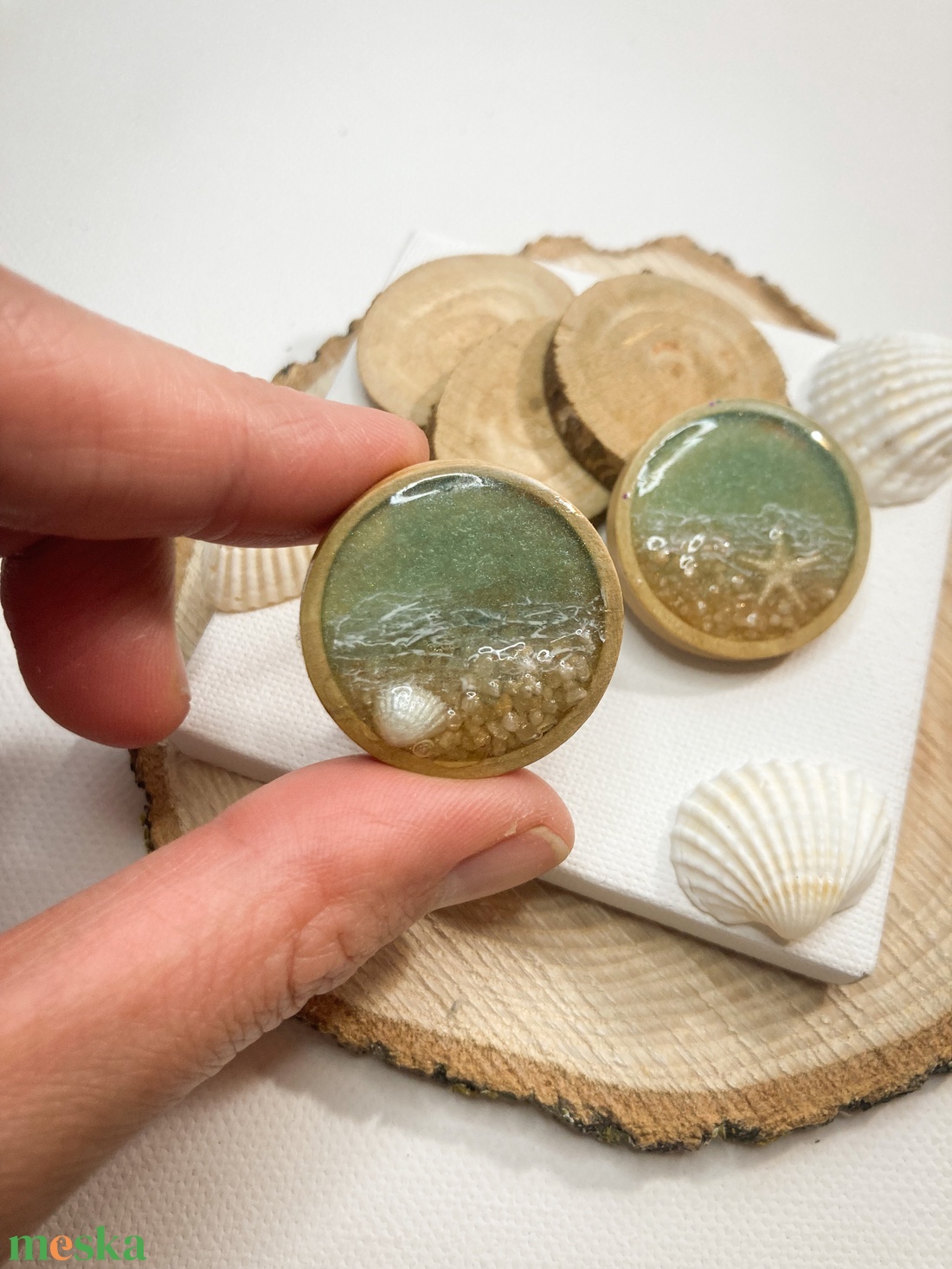 Tenger ihlette műgyanta kitűzők  - ékszer - kitűző és bross - kitűző - Meska.hu