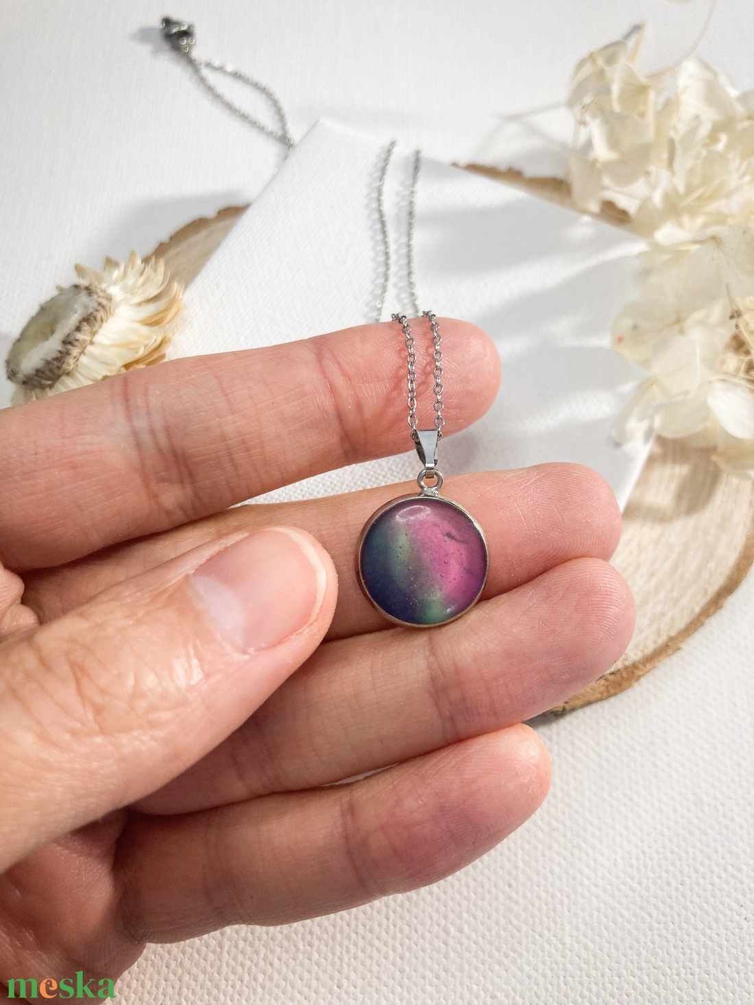 Sarki fény ihlette műgyanta nyaklánc - ékszer - nyaklánc - medálos nyaklánc - Meska.hu