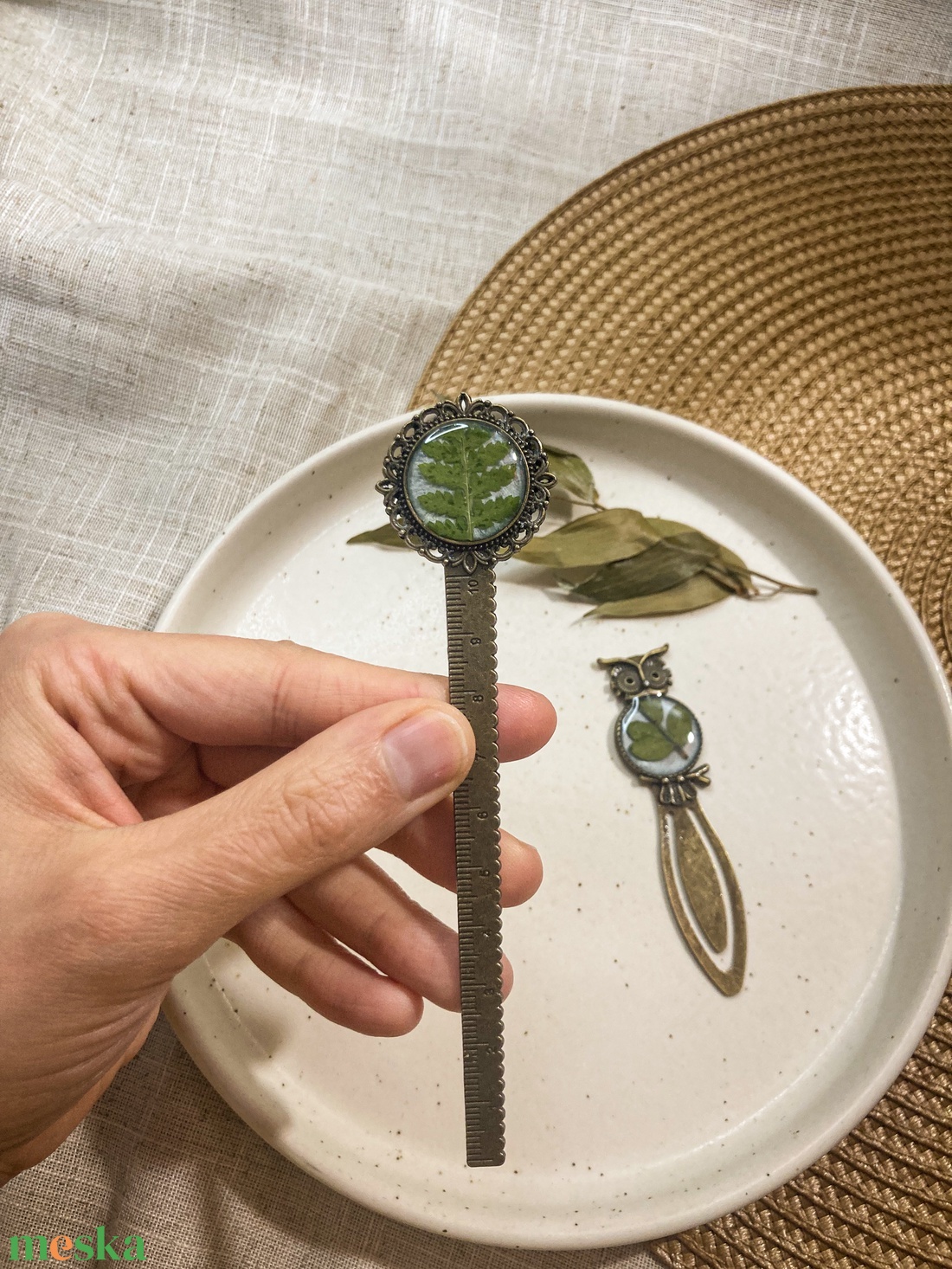 Levelekkel díszített műgyanta könyvjelzők - könyv & zene - könyvjelző - Meska.hu