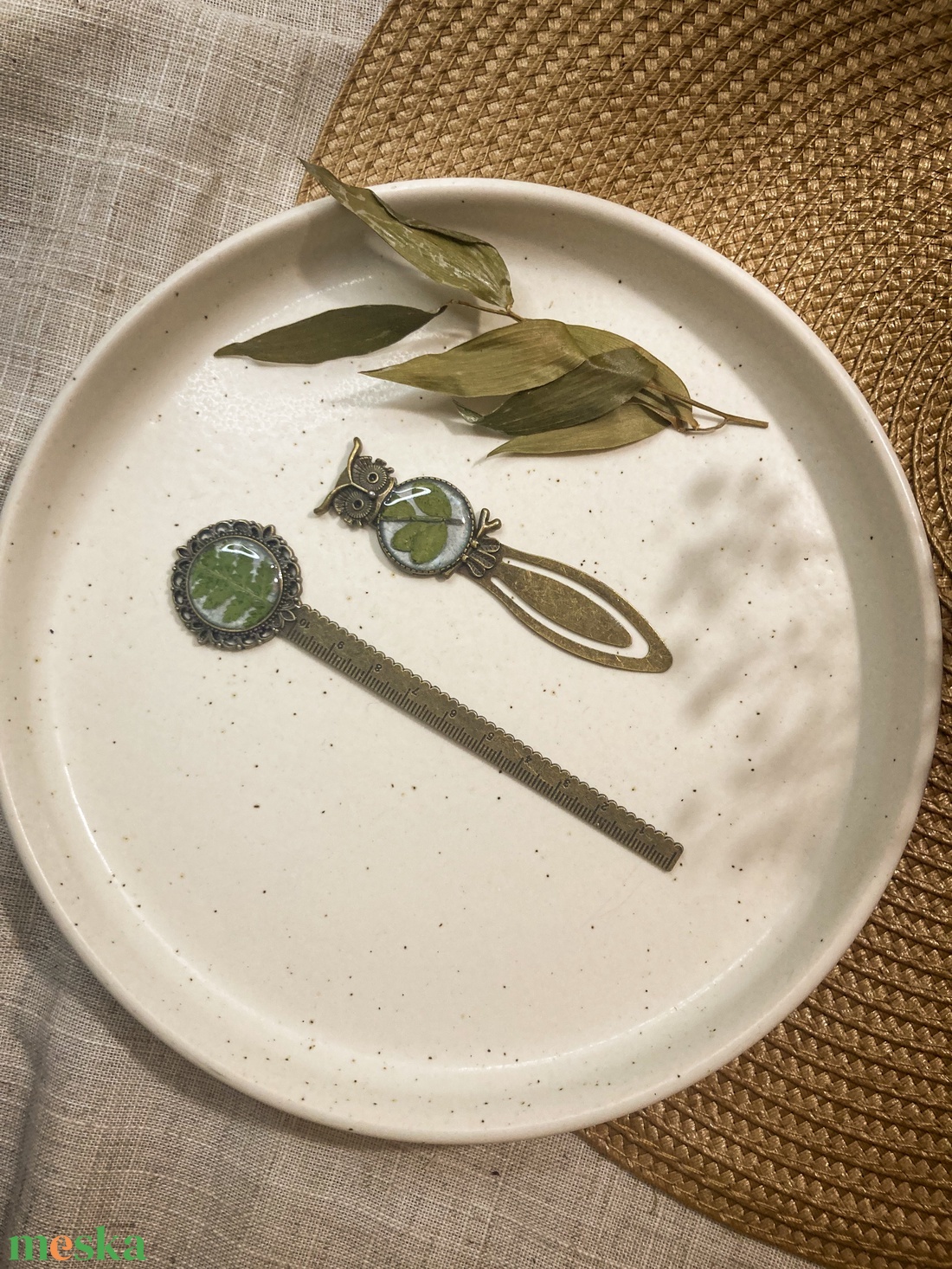 Levelekkel díszített műgyanta könyvjelzők - könyv & zene - könyvjelző - Meska.hu