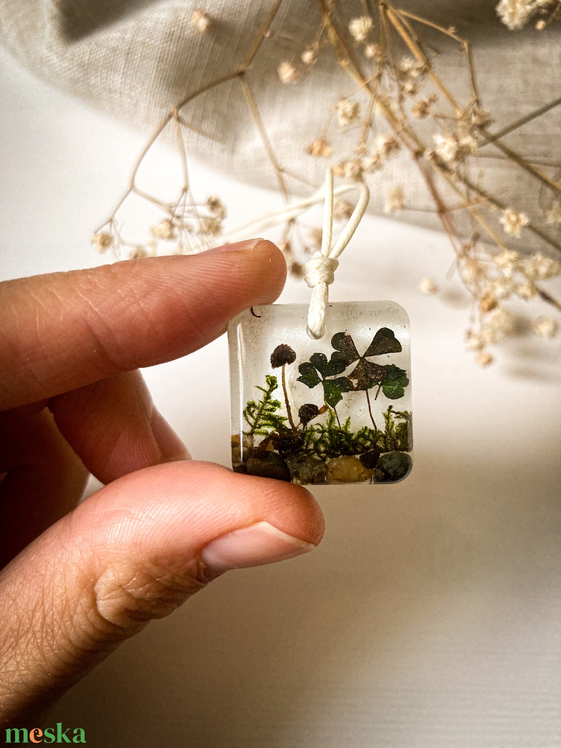 Medálos nyaklánc - Zsinóros műgyanta nyaklánc az erdő ihletéséből  - ékszer - nyaklánc - medálos nyaklánc - Meska.hu