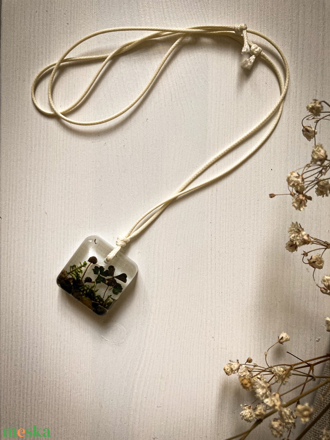 Medálos nyaklánc - Zsinóros műgyanta nyaklánc az erdő ihletéséből  - ékszer - nyaklánc - medálos nyaklánc - Meska.hu