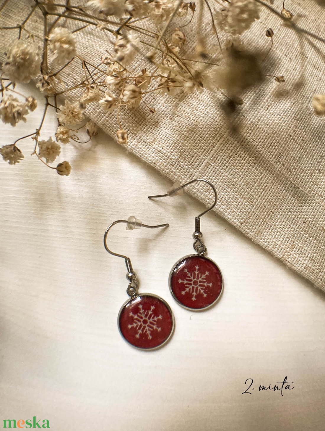 Lógó fülbevaló - Műgyanta fülbevaló hópehely mintával - ékszer - fülbevaló - lógós kerek fülbevaló - Meska.hu