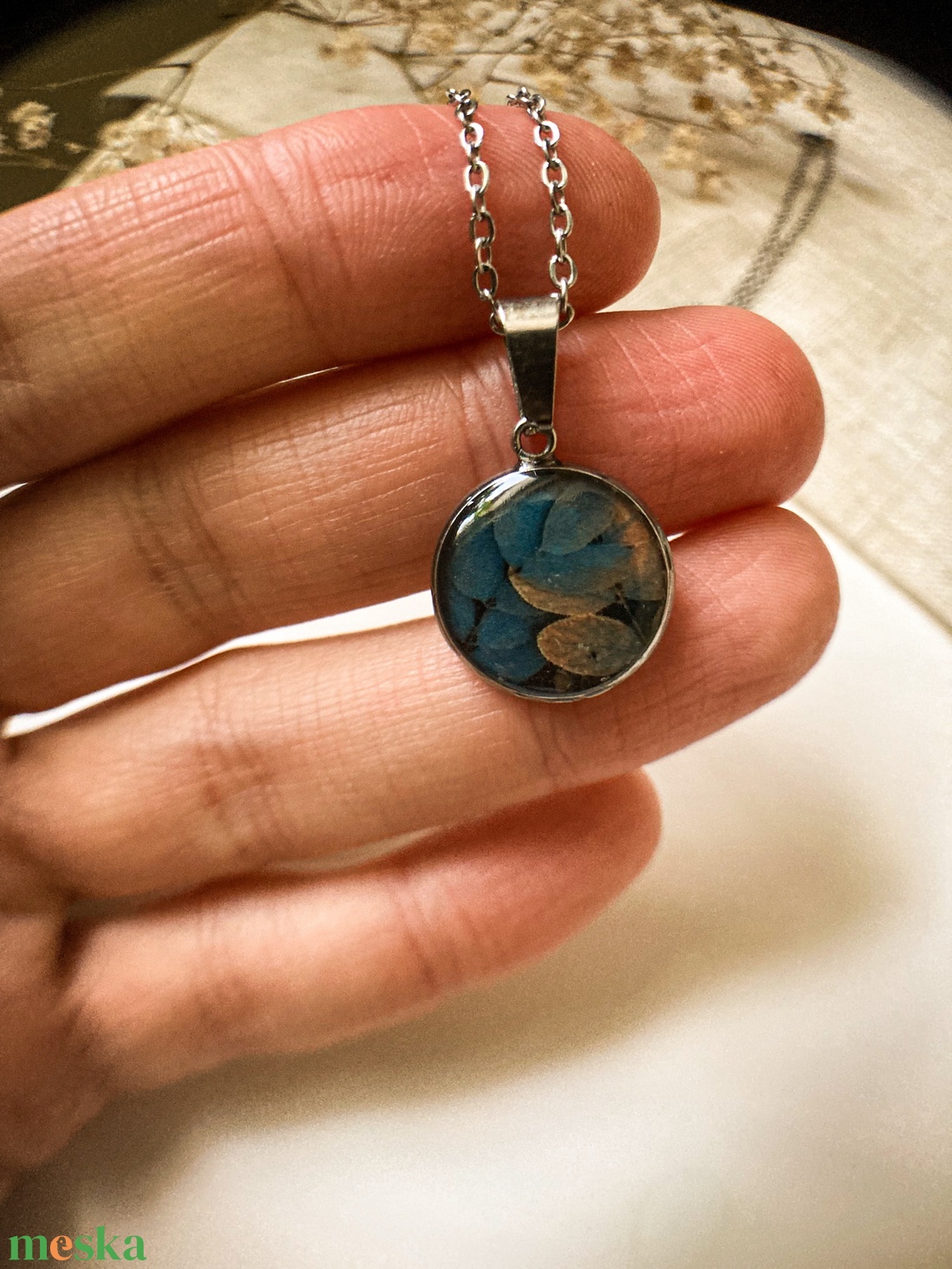 Medálos nyaklánc - Műgyanta medál levélmintával - ékszer - nyaklánc - medálos nyaklánc - Meska.hu