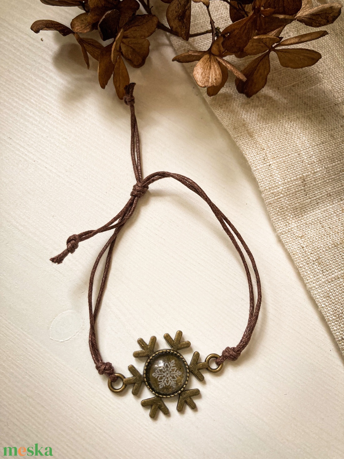 Zsinóros karkötő - Hópehely mintával dÍszÍtve - ékszer - karkötő - karkötő medállal - Meska.hu