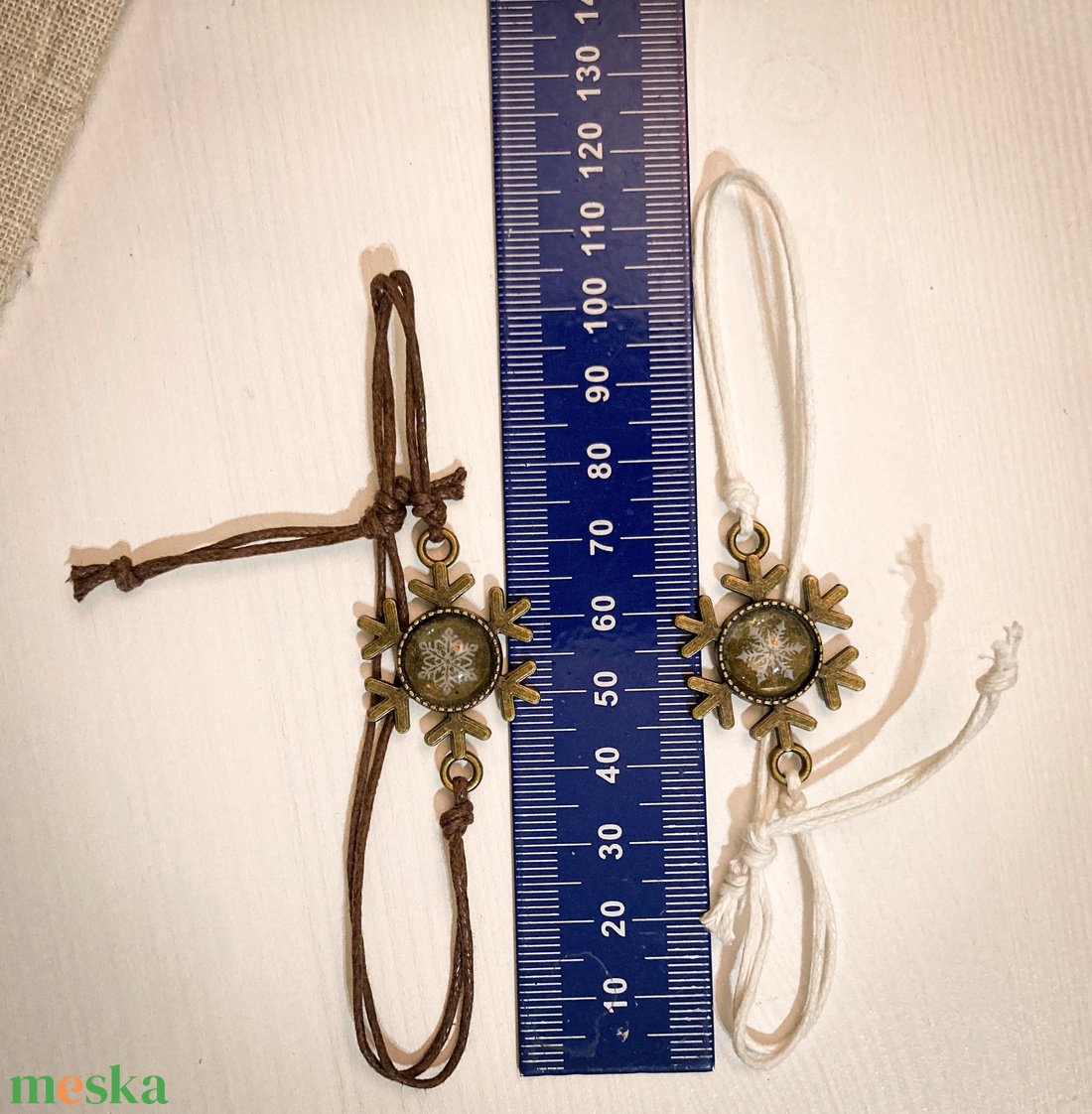 Zsinóros karkötő - Hópehely mintával dÍszÍtve - ékszer - karkötő - karkötő medállal - Meska.hu