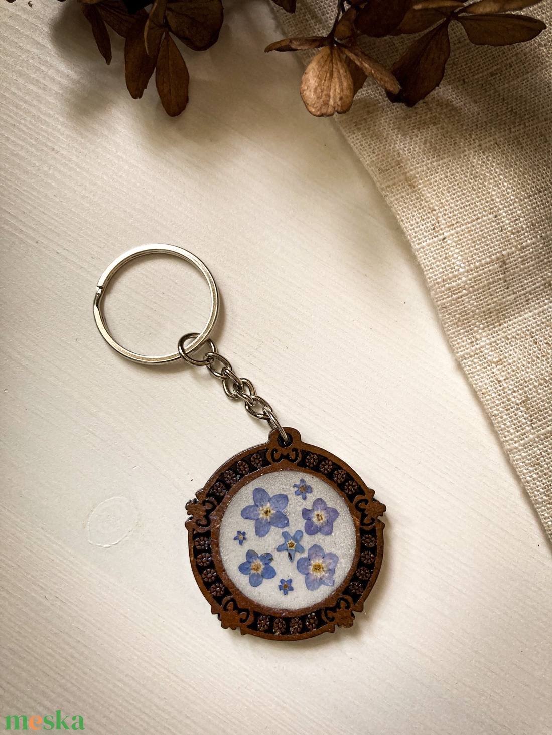 Kulcstartó - Virággal díszített kerek fa kulcstartó - táska & tok - kulcstartó & táskadísz - kulcstartó - Meska.hu