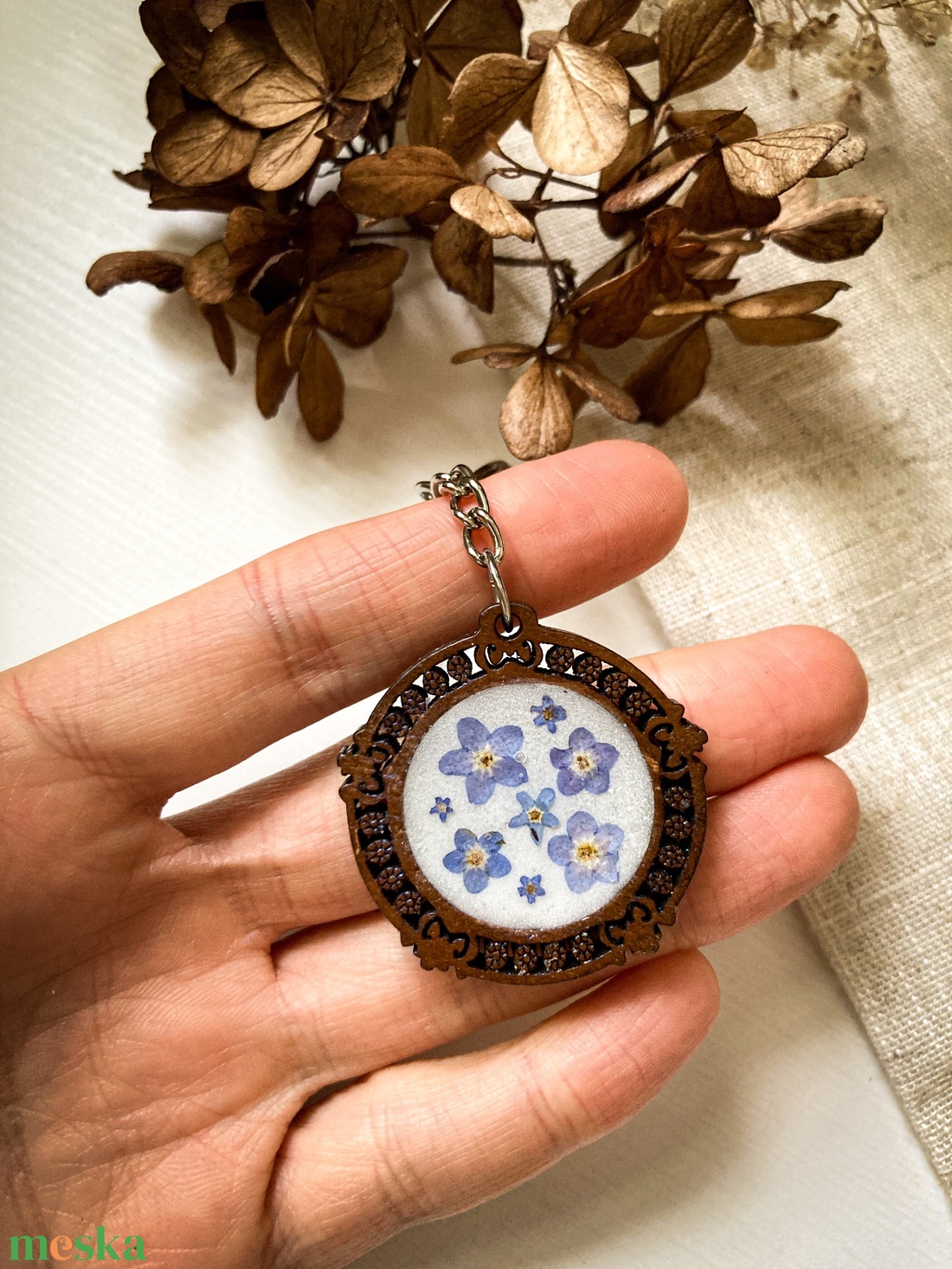 Kulcstartó - Virággal díszített kerek fa kulcstartó - táska & tok - kulcstartó & táskadísz - kulcstartó - Meska.hu