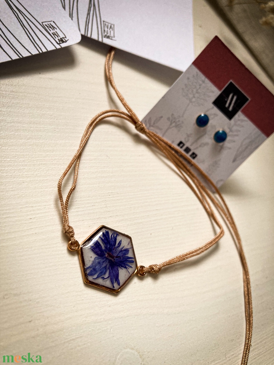 Zsinórkarkötő, fülbevaló, könyvjelző - Búzavirágos szett - ékszer - ékszerszett - Meska.hu