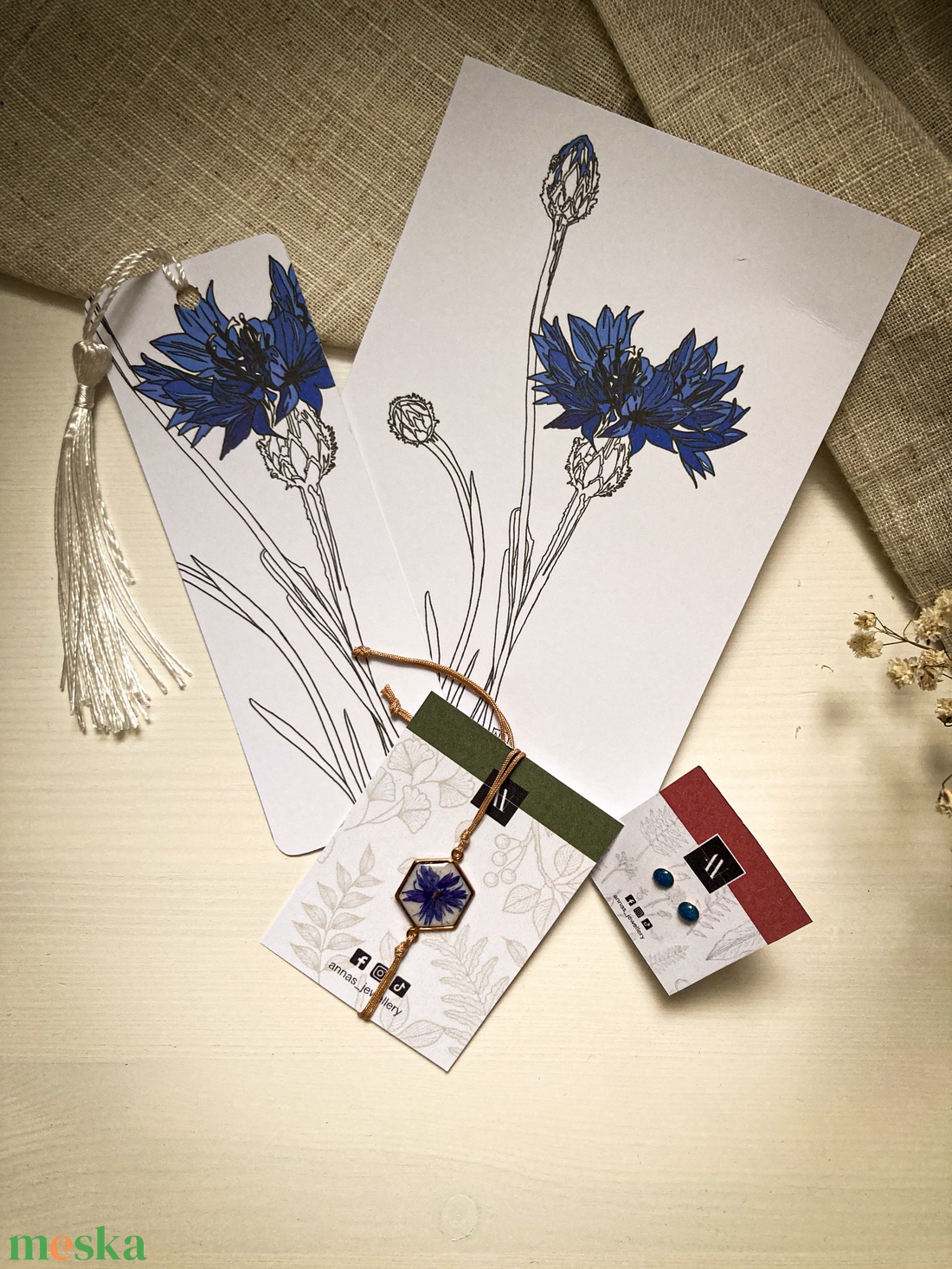 Zsinórkarkötő, fülbevaló, könyvjelző - Búzavirágos szett - ékszer - ékszerszett - Meska.hu