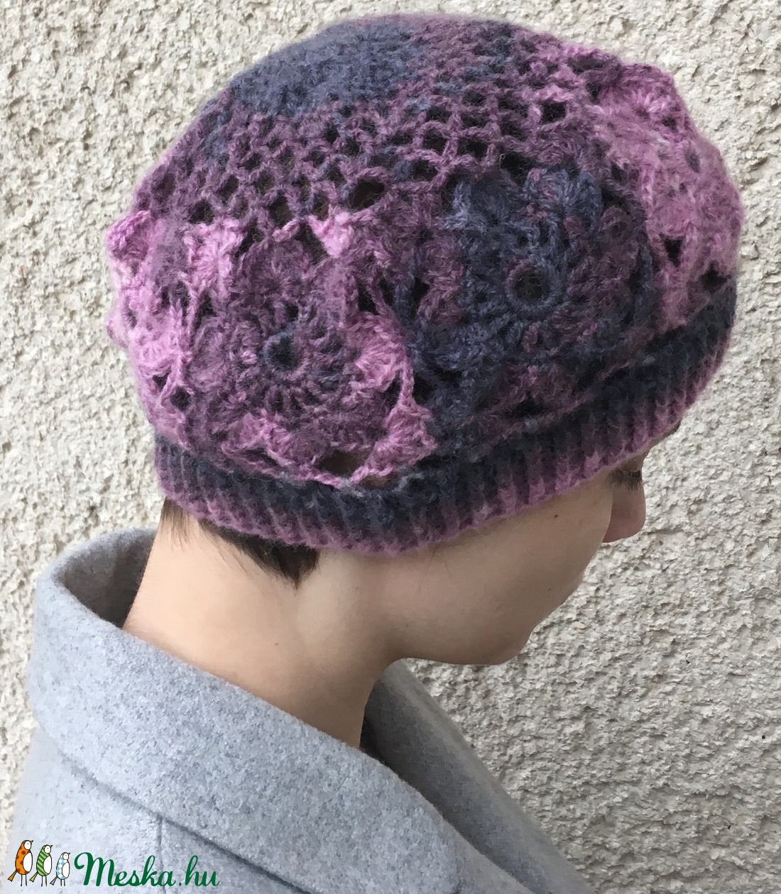 Horgolt gyapjú sapka virágmintával, patchwork kockás stílusban, lilás árnyalatokban - - Meska.hu Horgolt gyapjú sapka virágmintával, patchwork kockás stílusban, lilás árnyalatokban - - Meska.hu