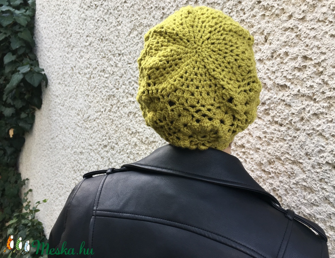 Horgolt sapka patchwork stílusban bogyós mintával zöldes színben -  - Meska.hu