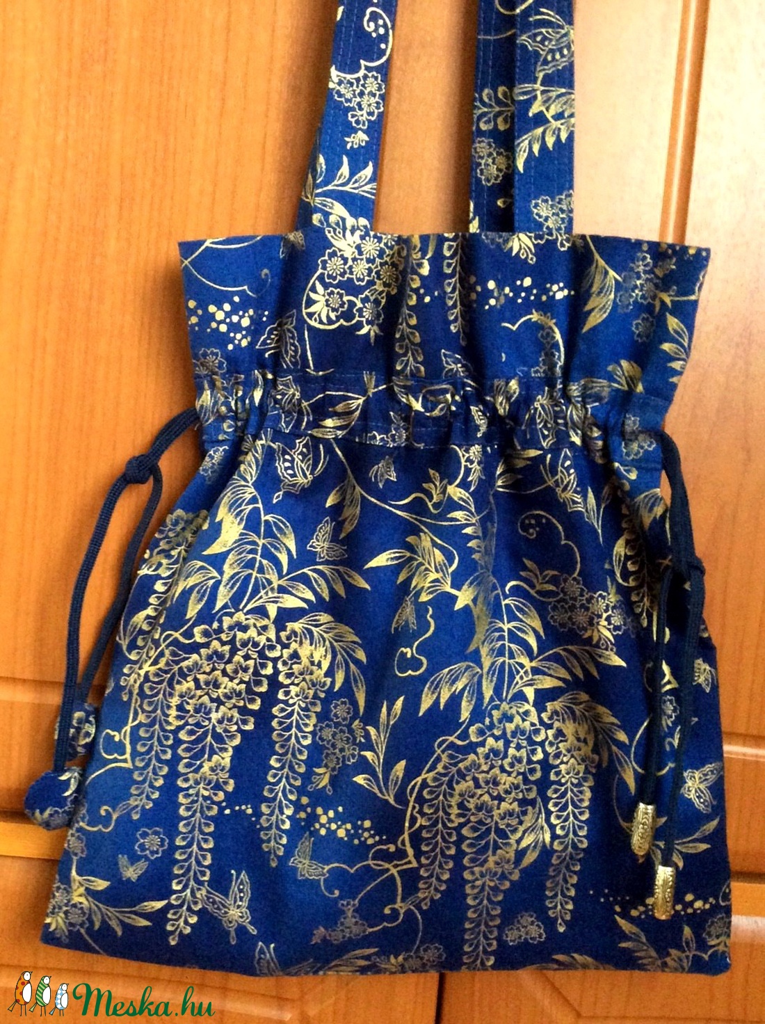 Kék alapon aranyszínű mintás válltáska - táska & tok - kézitáska & válltáska - válltáska - Meska.hu