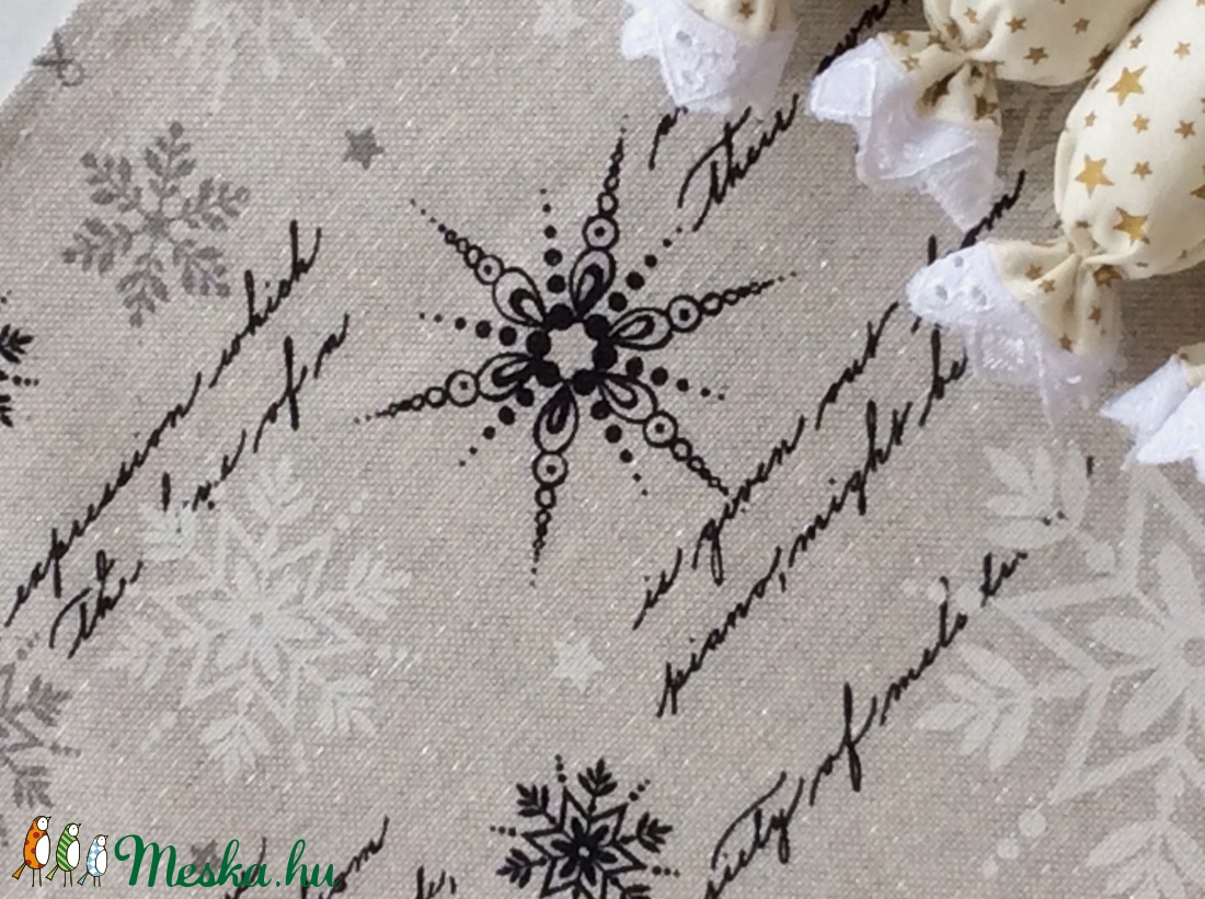 Karácsonyi asztalterítő, textilszaloncukorral - karácsony - karácsonyi lakásdekoráció - Meska.hu