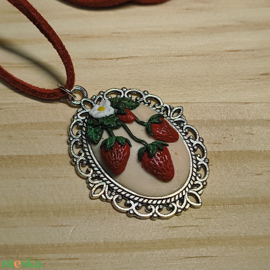Epres süthetőgyurma medál, nyaklánc - ékszer - nyaklánc - medálos nyaklánc - Meska.hu