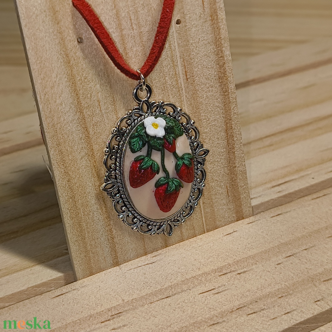 Epres süthetőgyurma medál, nyaklánc - ékszer - nyaklánc - medálos nyaklánc - Meska.hu