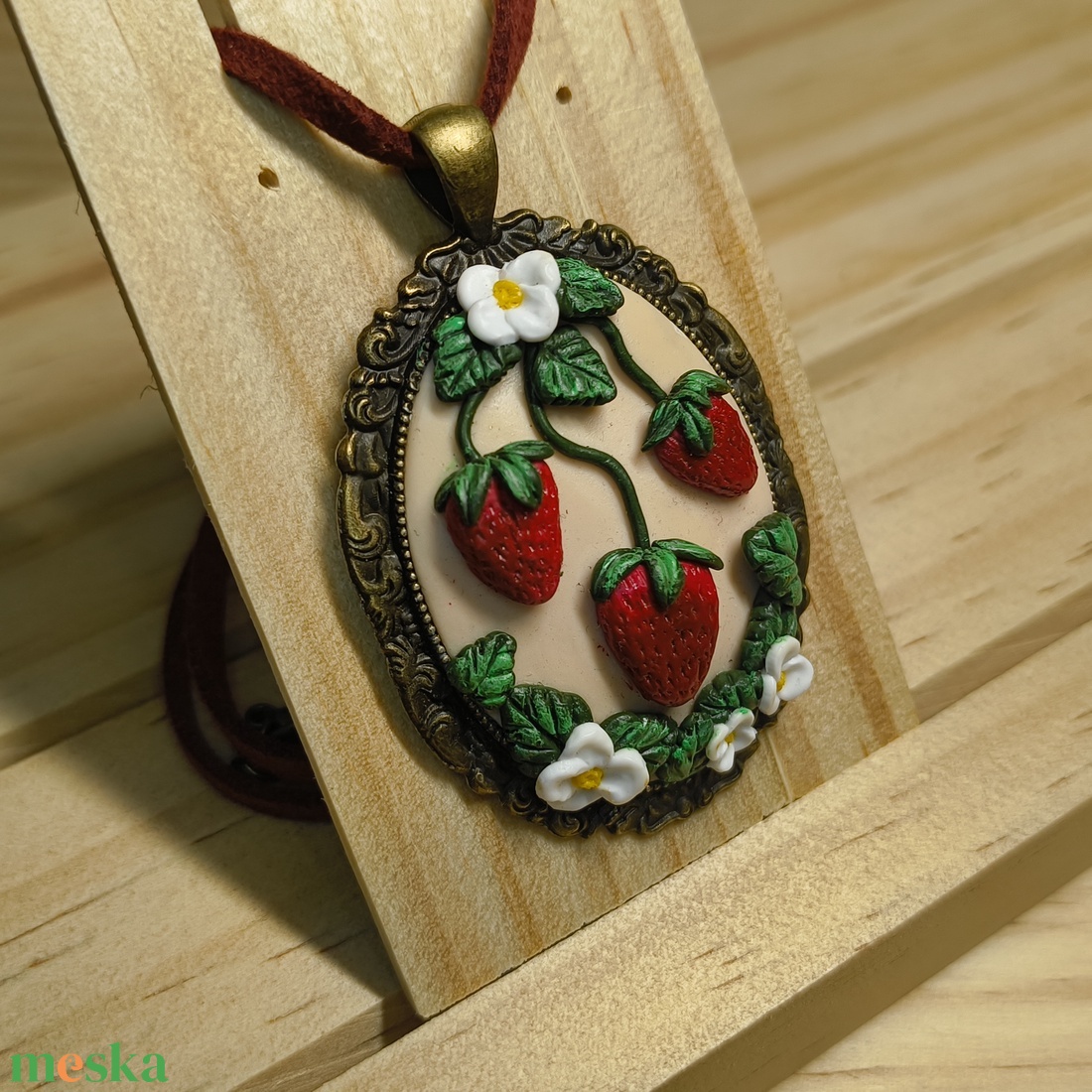 Epres nagy medál süthetőgyurmából - ékszer - nyaklánc - medálos nyaklánc - Meska.hu