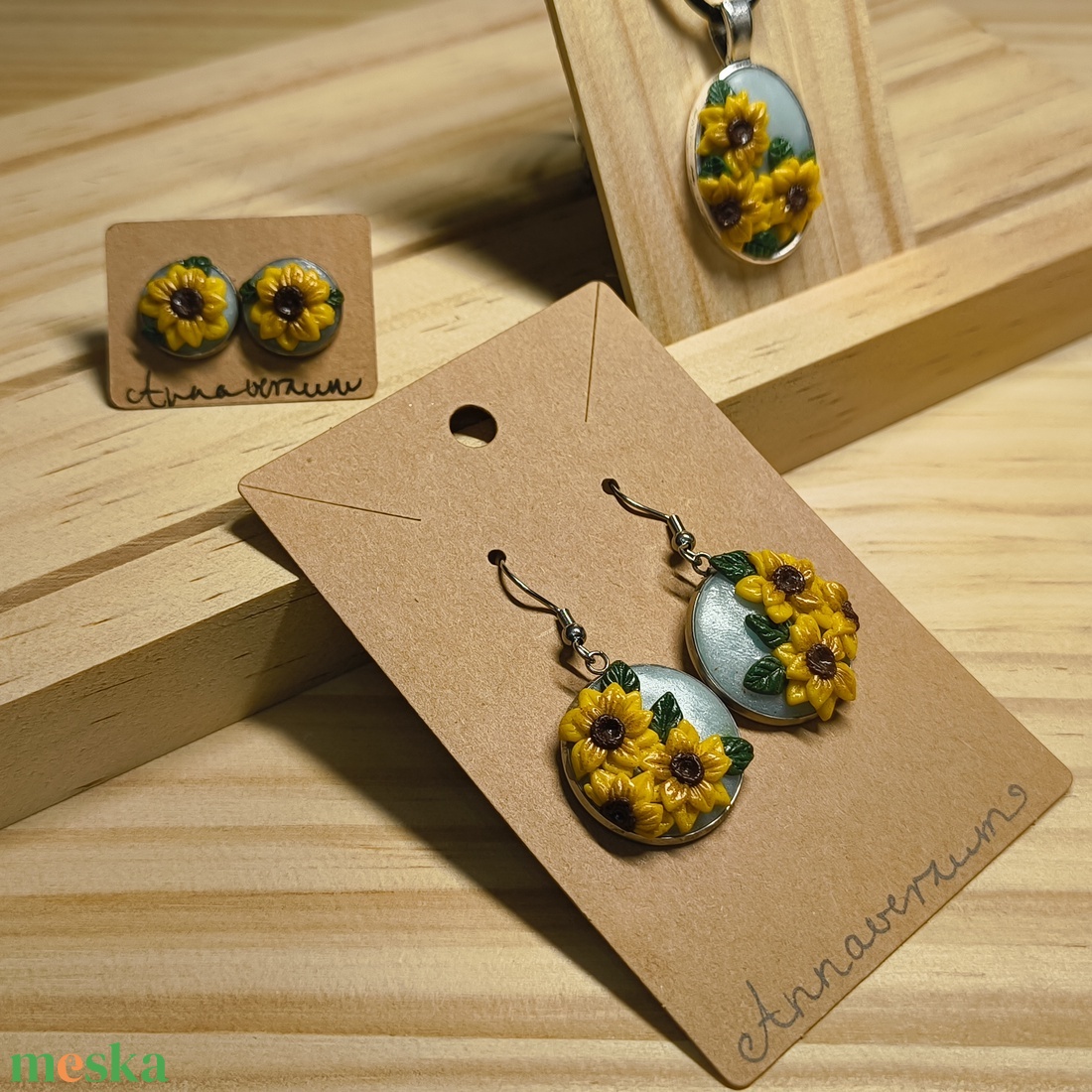 Napraforgó süthetőgyurma fülbevaló - ékszer - fülbevaló - lógó fülbevaló - Meska.hu