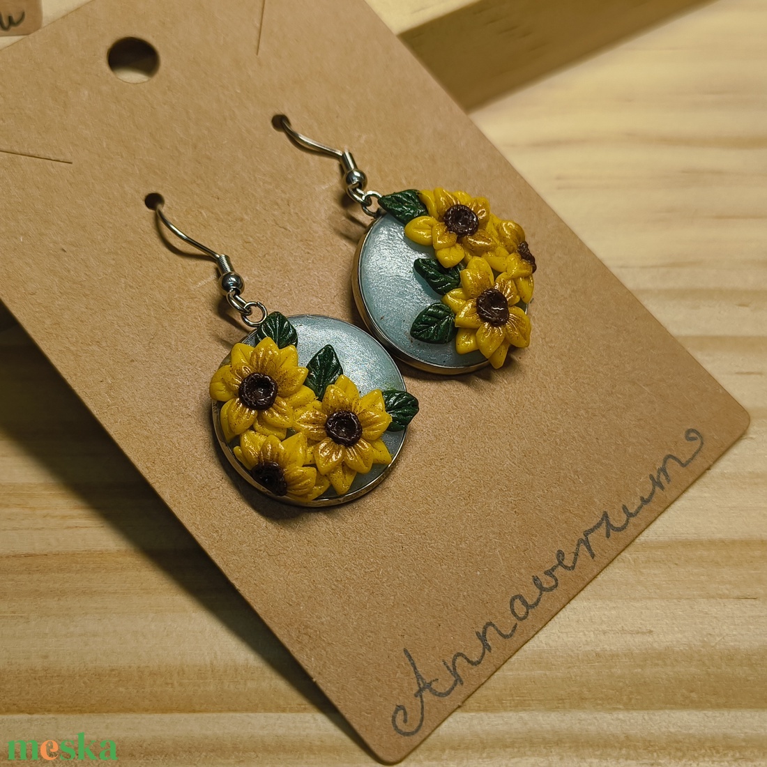 Napraforgó süthetőgyurma fülbevaló - ékszer - fülbevaló - lógó fülbevaló - Meska.hu