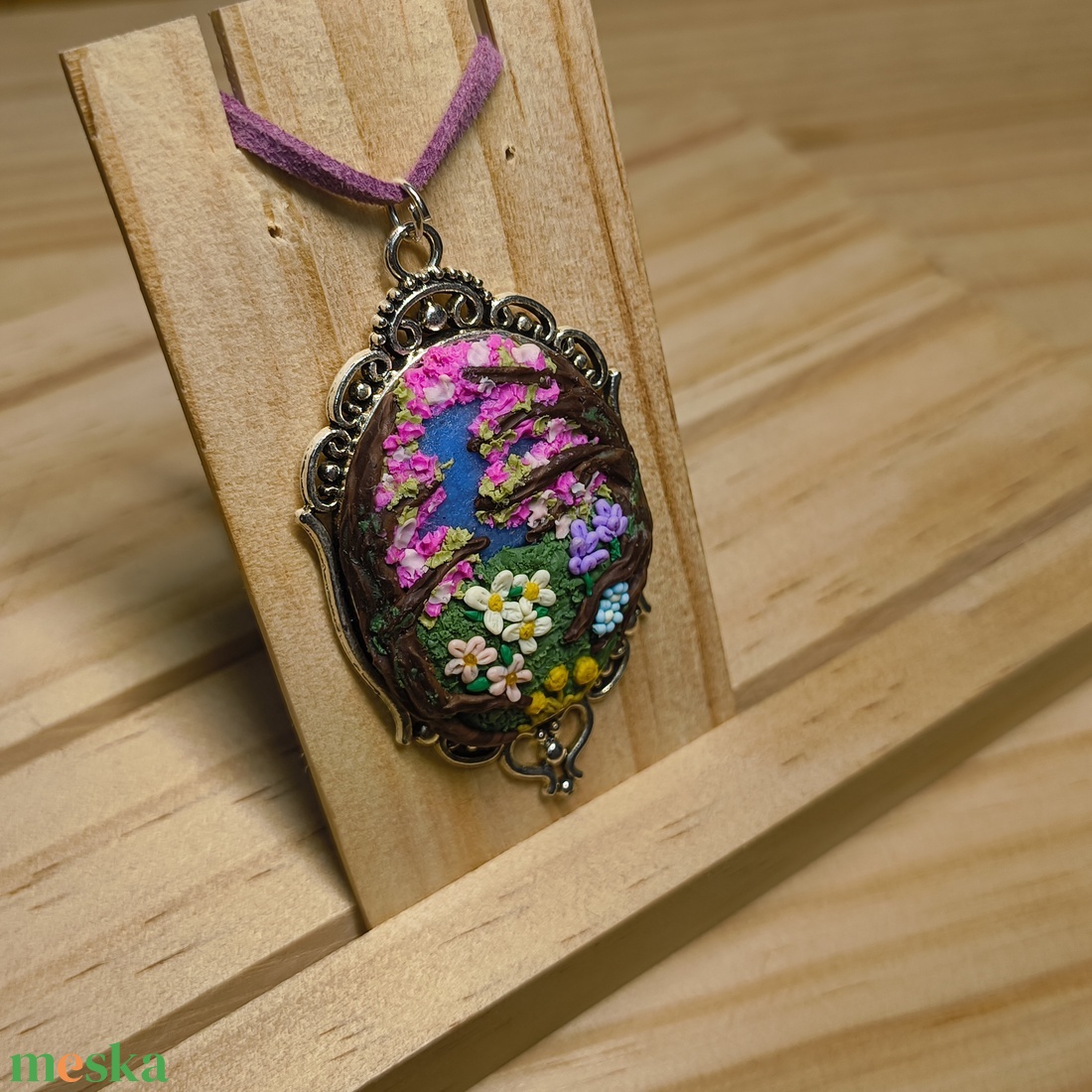 Virágoskert nagy medál süthetőgyurmából - ékszer - nyaklánc - medálos nyaklánc - Meska.hu