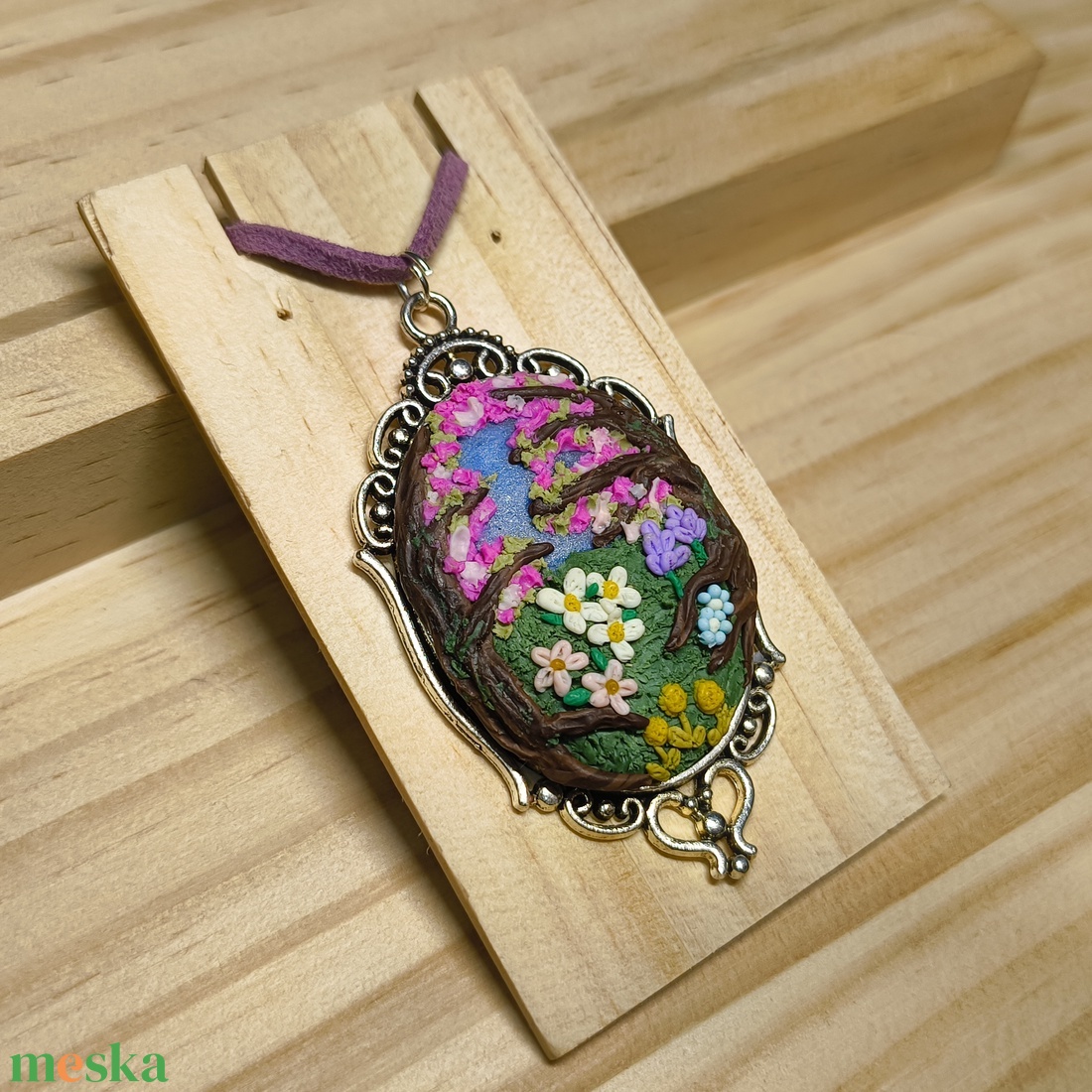 Virágoskert nagy medál süthetőgyurmából - ékszer - nyaklánc - medálos nyaklánc - Meska.hu