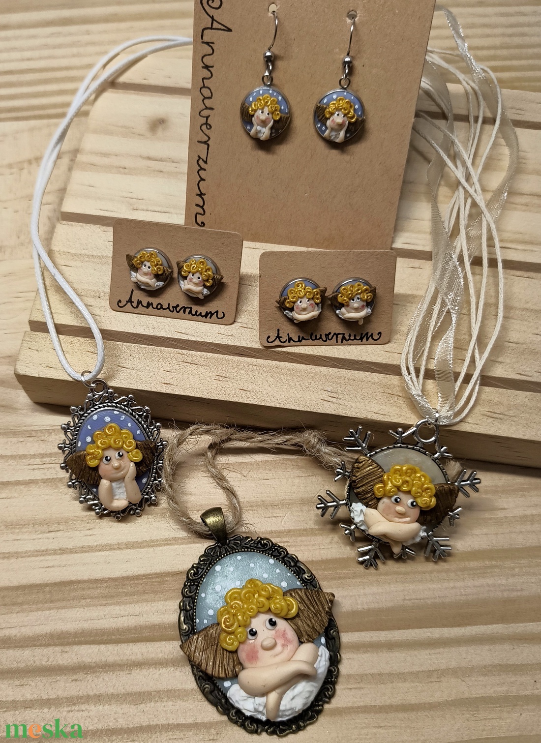 Angyalkás, bedugós ünnepi, karácsonyi fülbevaló - ékszer - fülbevaló - pötty fülbevaló - Meska.hu
