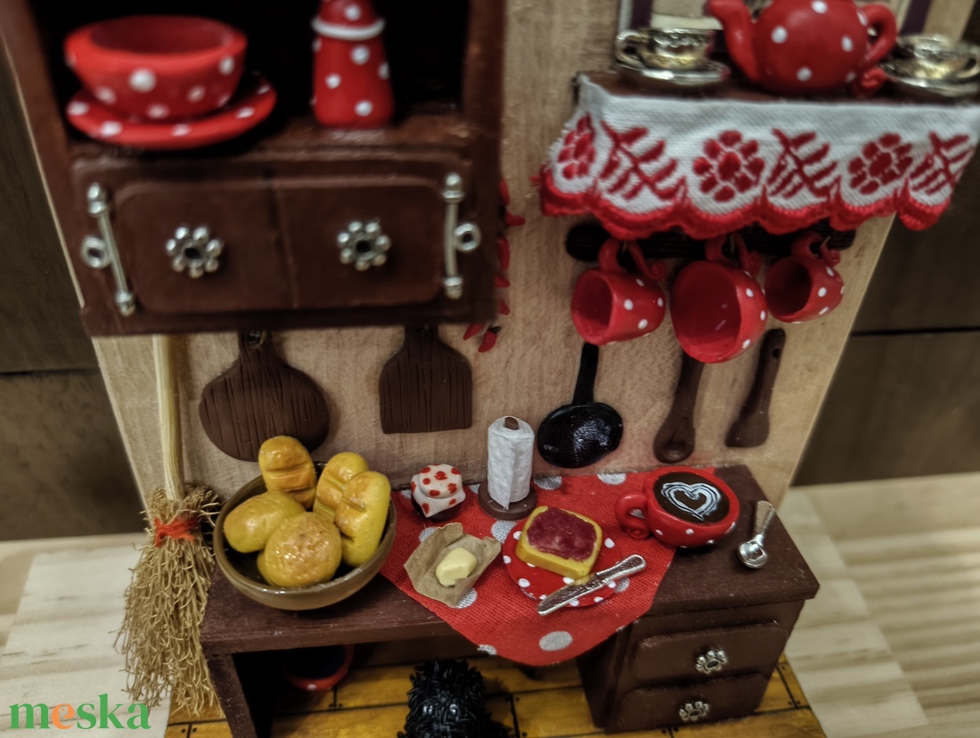 Reggeli a pöttyös konyhában fali dekor, piros pöttyös bögrékkel - otthon & életmód - dekoráció - fali és függő dekoráció - függődísz - Meska.hu