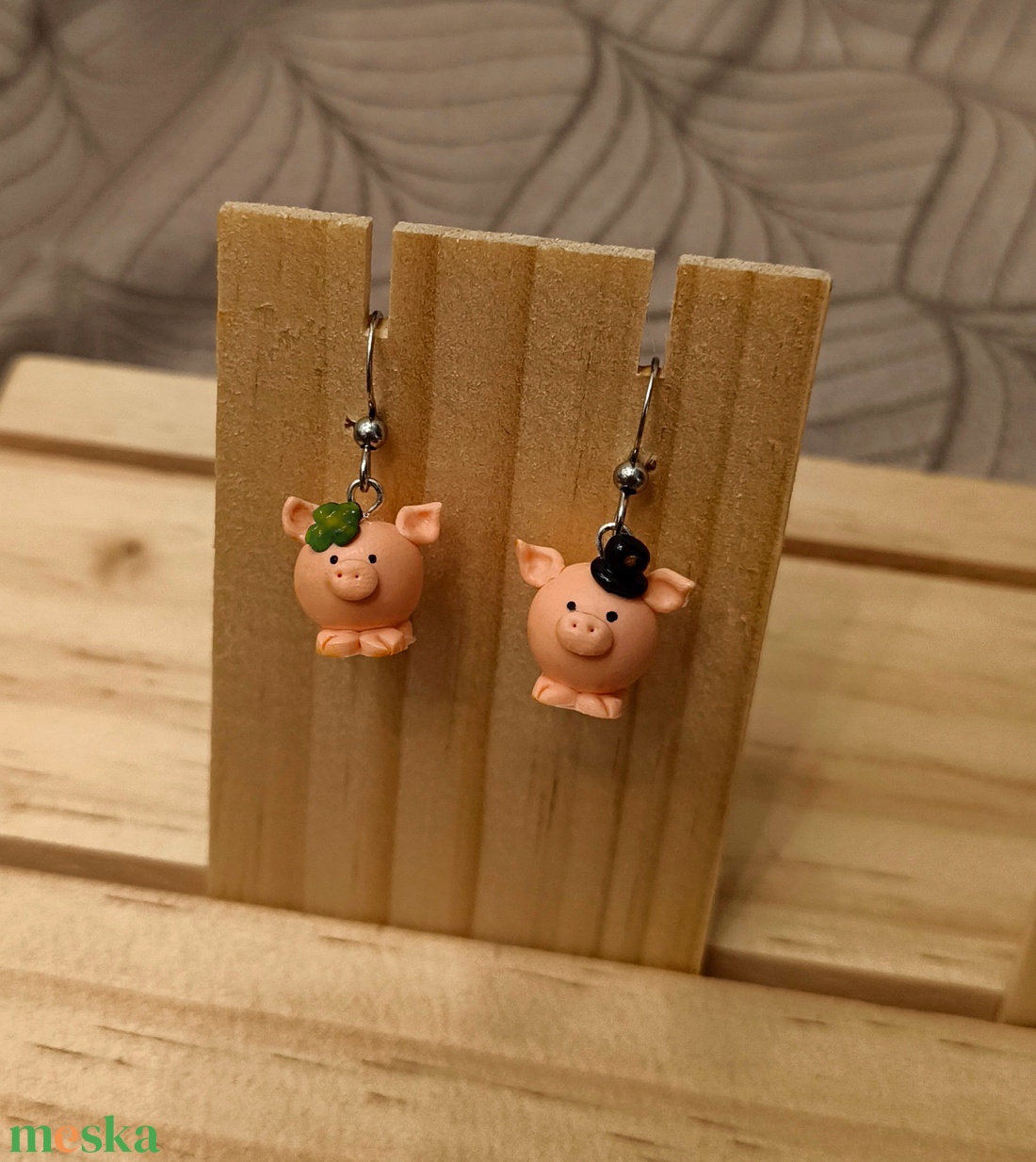 Új évi malackás fülbevaló, ékszer - ékszer - fülbevaló - lógó fülbevaló - Meska.hu