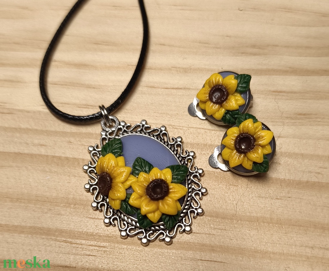 Napraforgó nyaklánc/medál és klipsz szettben - ékszer - ékszerszett - Meska.hu