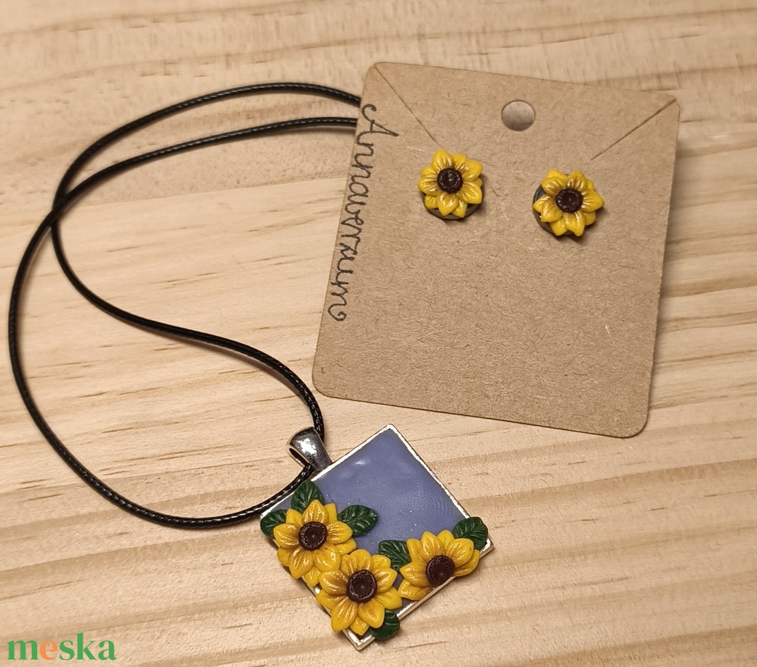 Napraforgó nyaklánc/medál és fülbevaló szettben - ékszer - ékszerszett - Meska.hu