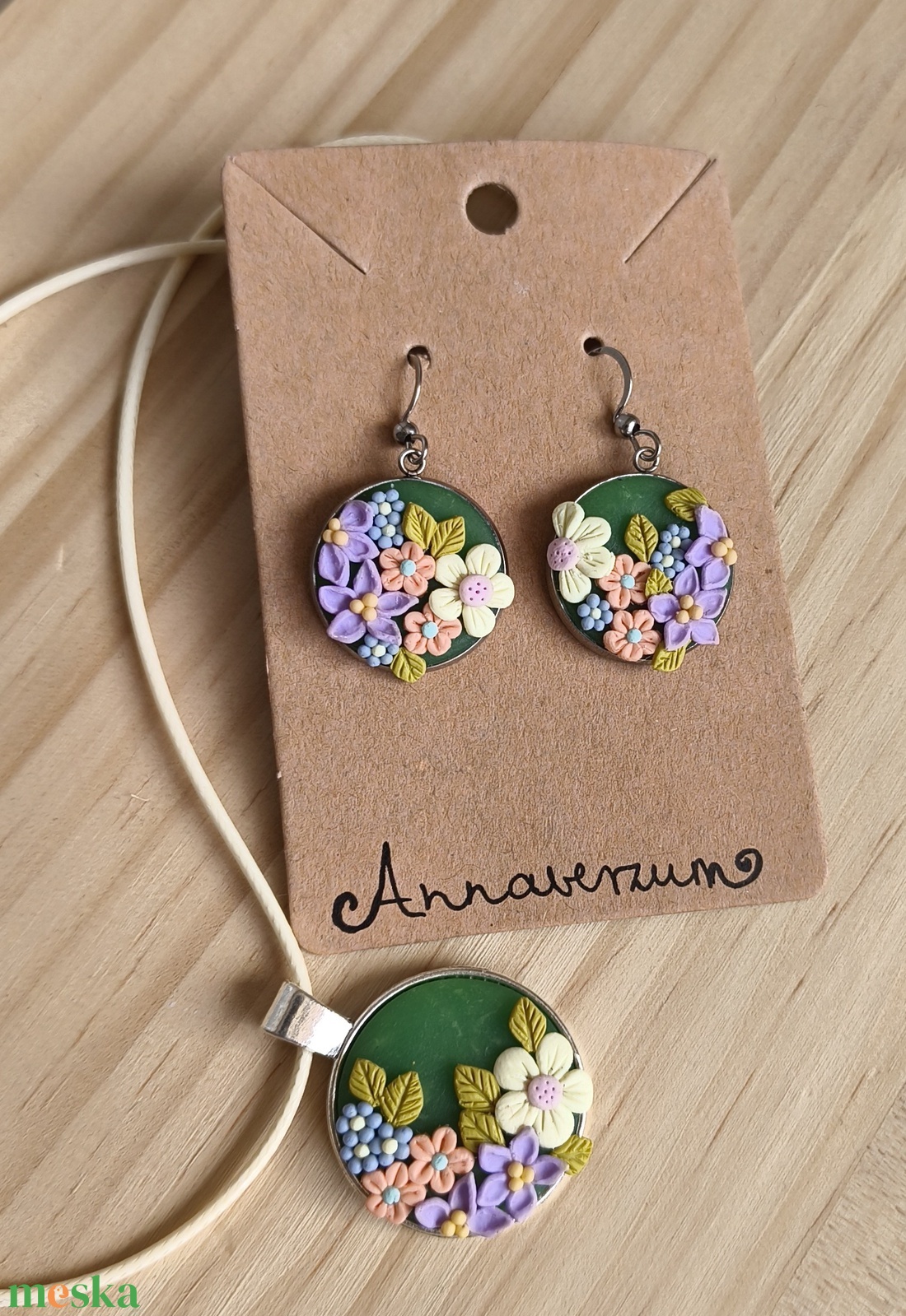 Tavaszi virágos nyaklánc/medál és fülbevaló, szettben - ékszer - ékszerszett - Meska.hu