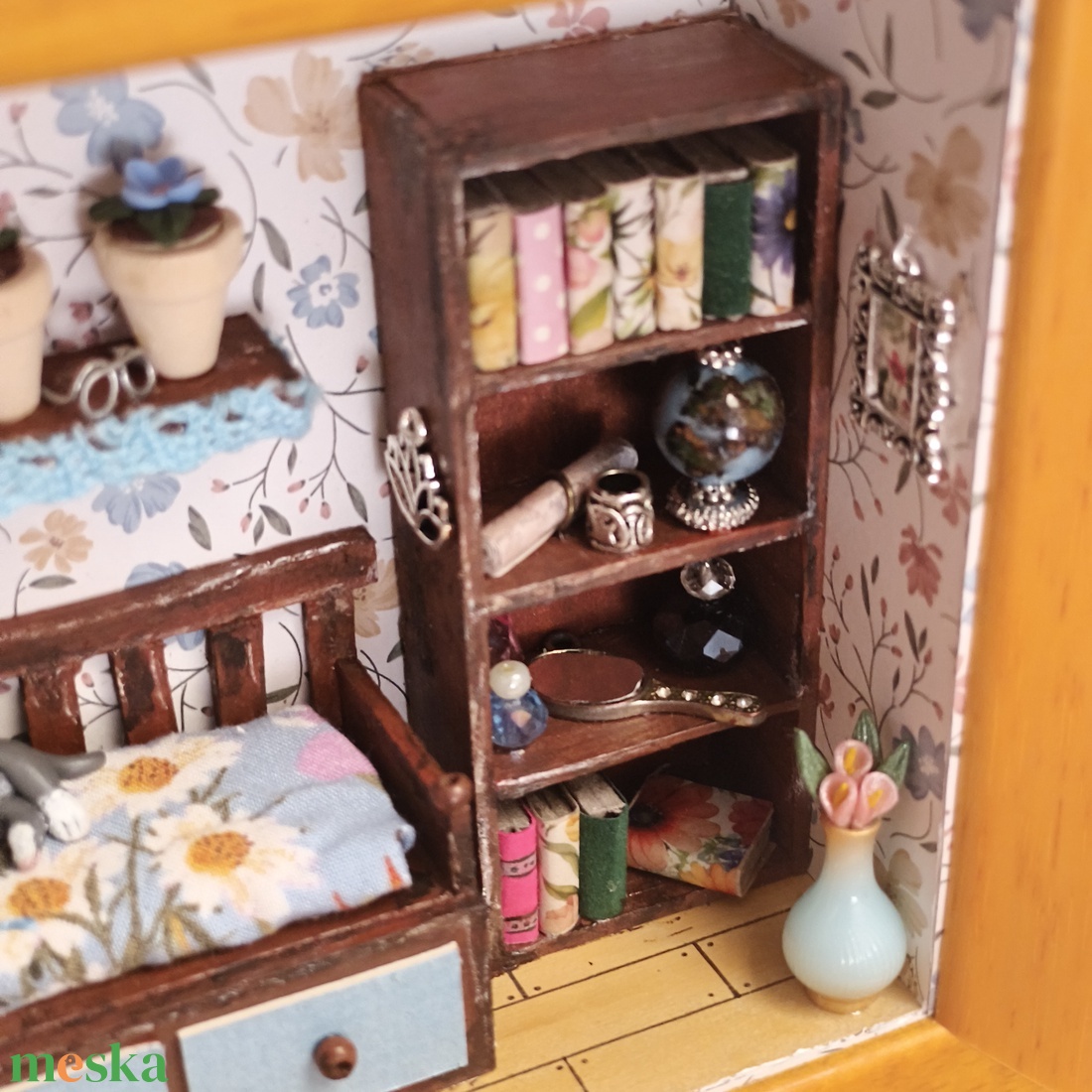Miniatűr szoba, roombox, falidekoráció, virágos falidekor - otthon & életmód - dekoráció - fali és függő dekoráció - falra akasztható dekor - Meska.hu