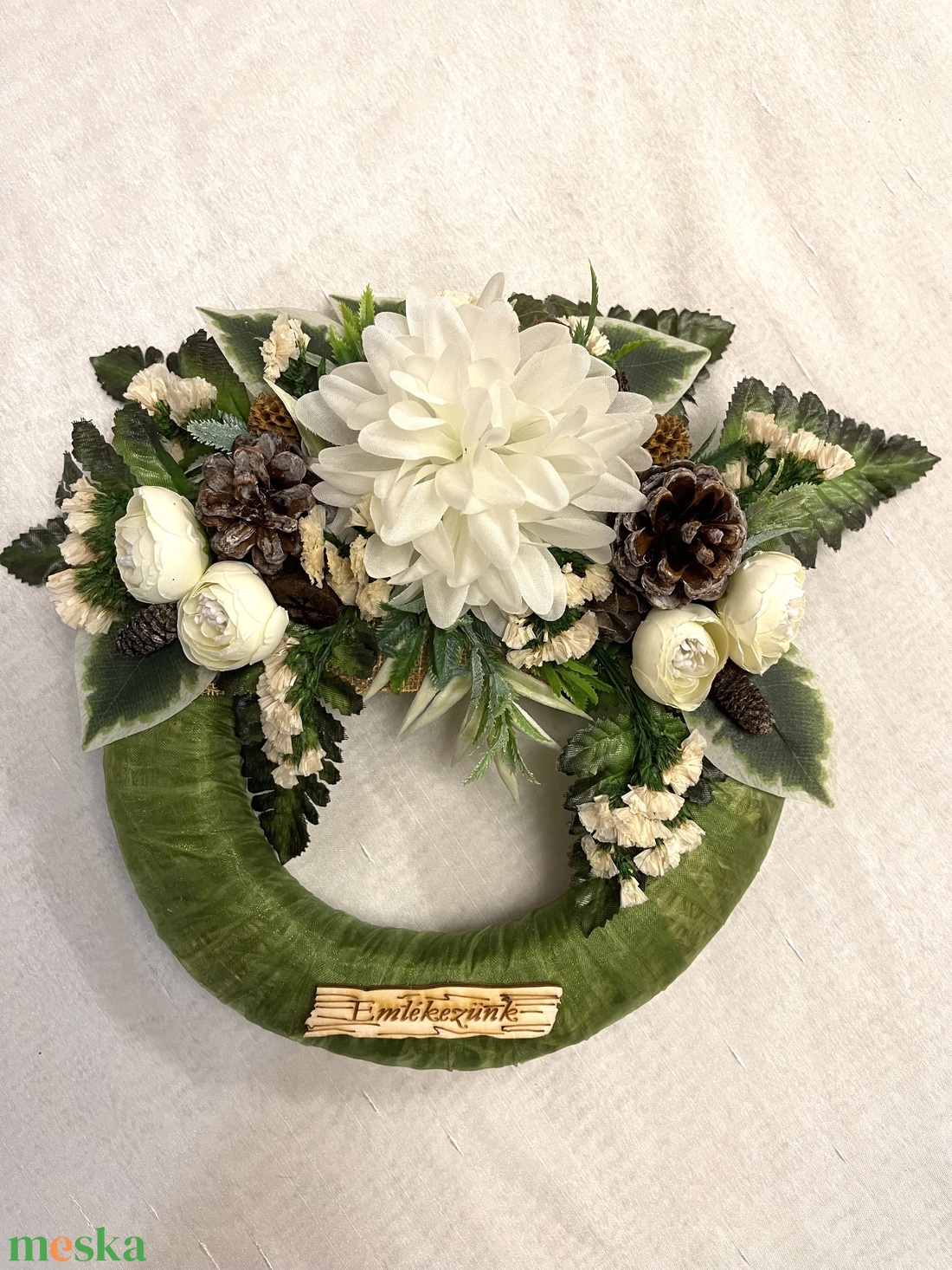 Sírdísz, koszorú selyemvirágokkal, termésekkel - otthon & életmód - vallás - temetkezési tárgy - sírkoszorú, kegyeleti koszorú - Meska.hu