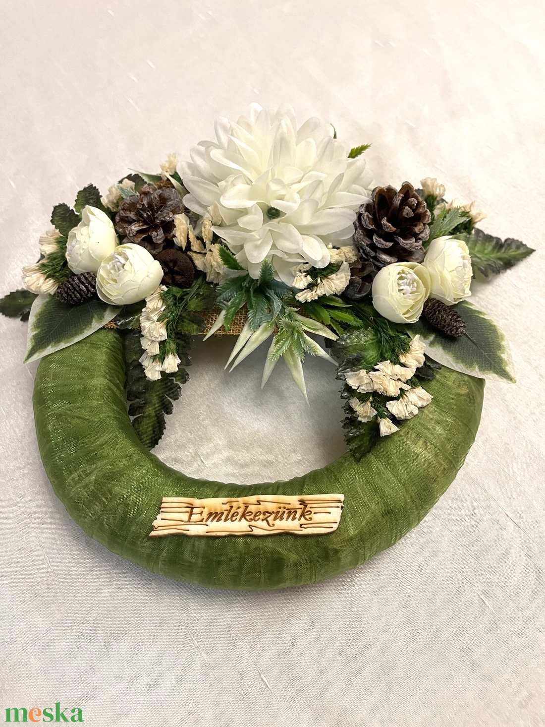 Sírdísz, koszorú selyemvirágokkal, termésekkel - otthon & életmód - vallás - temetkezési tárgy - sírkoszorú, kegyeleti koszorú - Meska.hu
