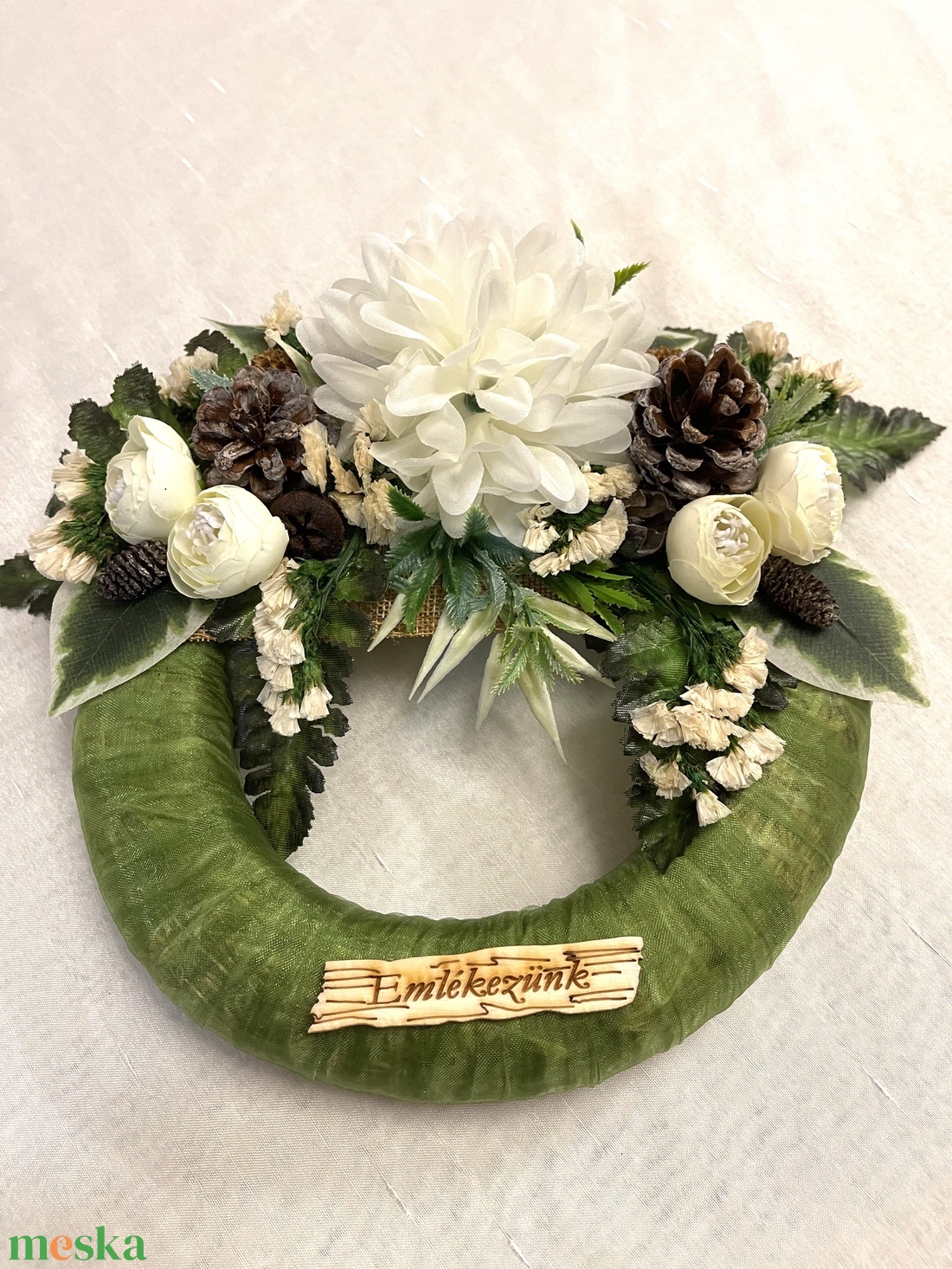 Sírdísz, koszorú selyemvirágokkal, termésekkel - otthon & életmód - vallás - temetkezési tárgy - sírkoszorú, kegyeleti koszorú - Meska.hu