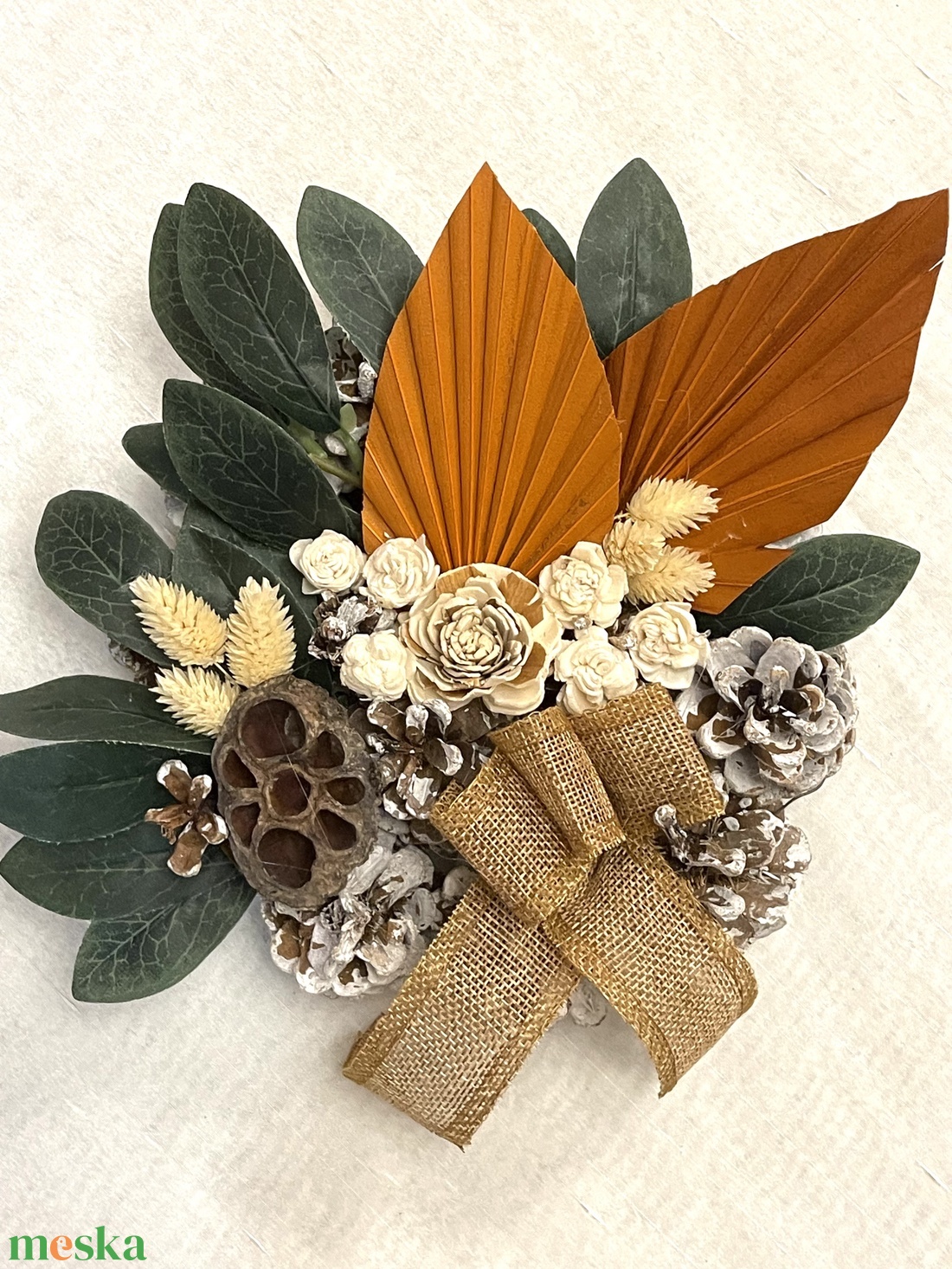 Sírdísz toboz alapon, szárazvirágokkal, termésekkel, szalaggal díszítve - otthon & életmód - vallás - temetkezési tárgy - sírdísz, kegyeleti dísz - Meska.hu