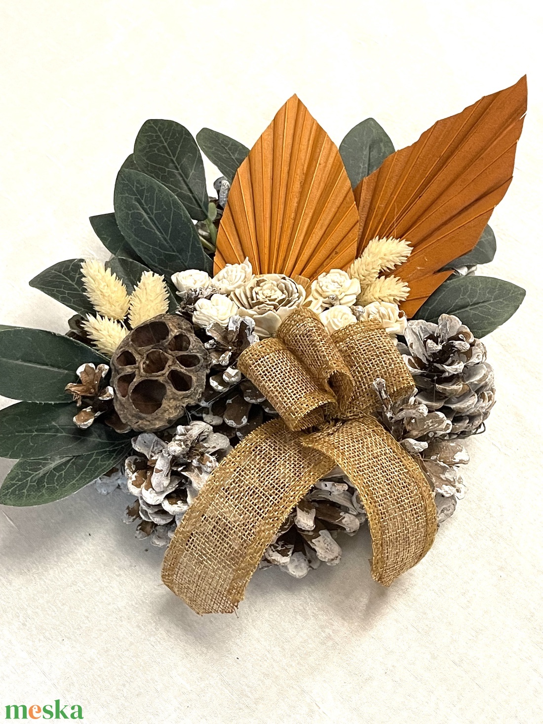 Sírdísz toboz alapon, szárazvirágokkal, termésekkel, szalaggal díszítve - otthon & életmód - vallás - temetkezési tárgy - sírdísz, kegyeleti dísz - Meska.hu