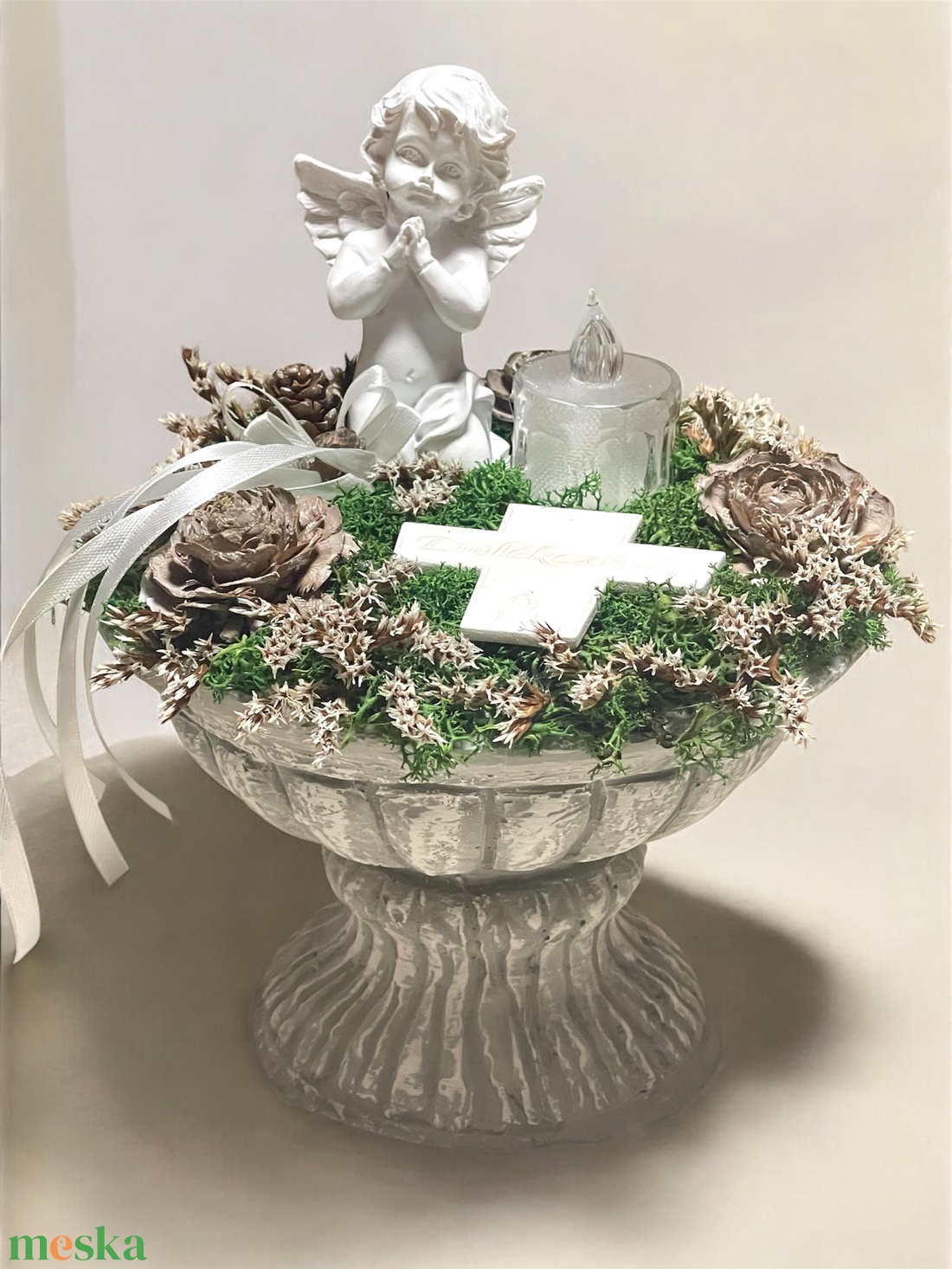 Sírdísz gipsz kehelyben, angyalkával, LED mécsessel - otthon & életmód - vallás - temetkezési tárgy - sírdísz, kegyeleti dísz - Meska.hu Sírdísz gipsz kehelyben, angyalkával, LED mécsessel - otthon & életmód - vallás - temetkezési tárgy - sírdísz, kegyeleti dísz - Meska.hu